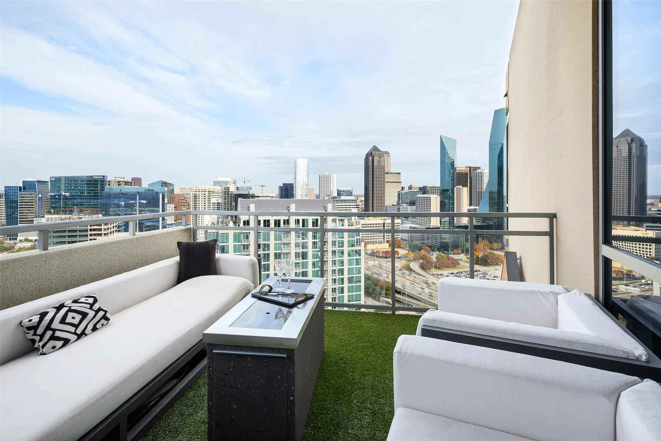 Condominium For Sale in Dallas County , 2200 Victory Avenue 2401, Dallas, Texas 75219, 2 Bedroom, 2 Bathroom, 2 Garage spaces, 1,540 Sqft, built in 2007, mls#21386338, Real Estate Agent in Dallas, Homes For Sale in Dallas county, Homes For Sale in Dallas, Realtor in Dallas Texas, Real Estate Brokerage Independent Realty Texas, Luminita Cordes Realtor