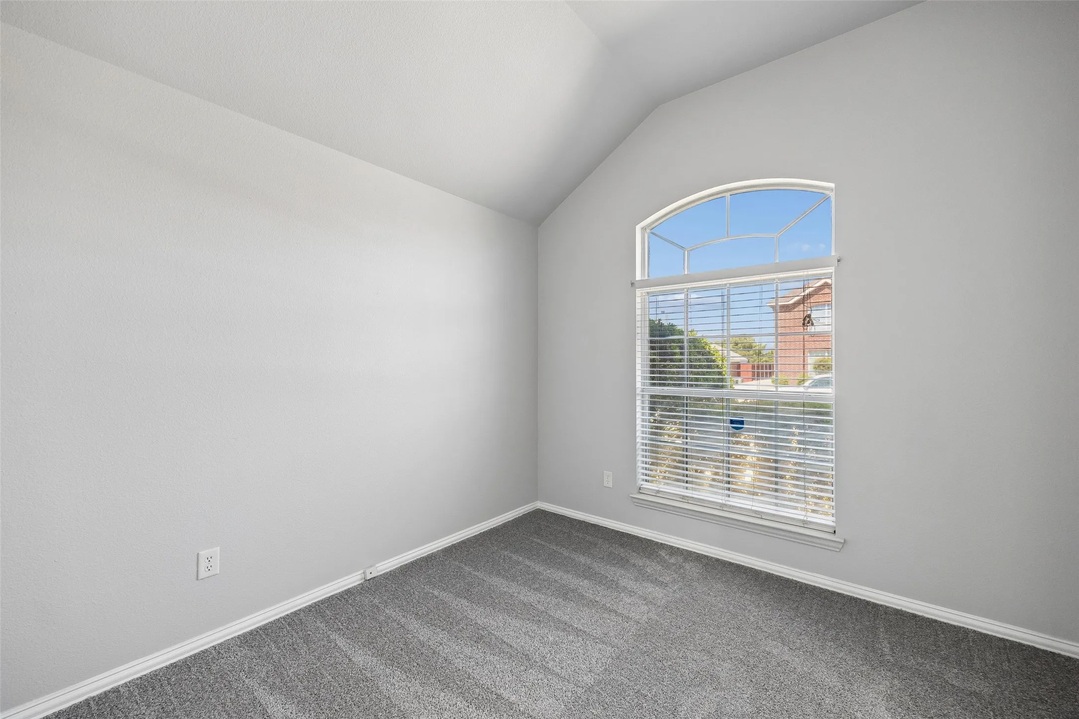Single Family Residence For Sale in Dallas County , 616 Kari Anne Lane, De Soto, Texas 75115, 4 Bedroom, 2 Bathroom, 2 Garage spaces, 1,804 Sqft, built in 2003, mls#21377146, Real Estate Agent in De Soto, Homes For Sale in Dallas county, Homes For Sale in De Soto, Realtor in De Soto Texas, Real Estate Brokerage Independent Realty Texas, Luminita Cordes Realtor