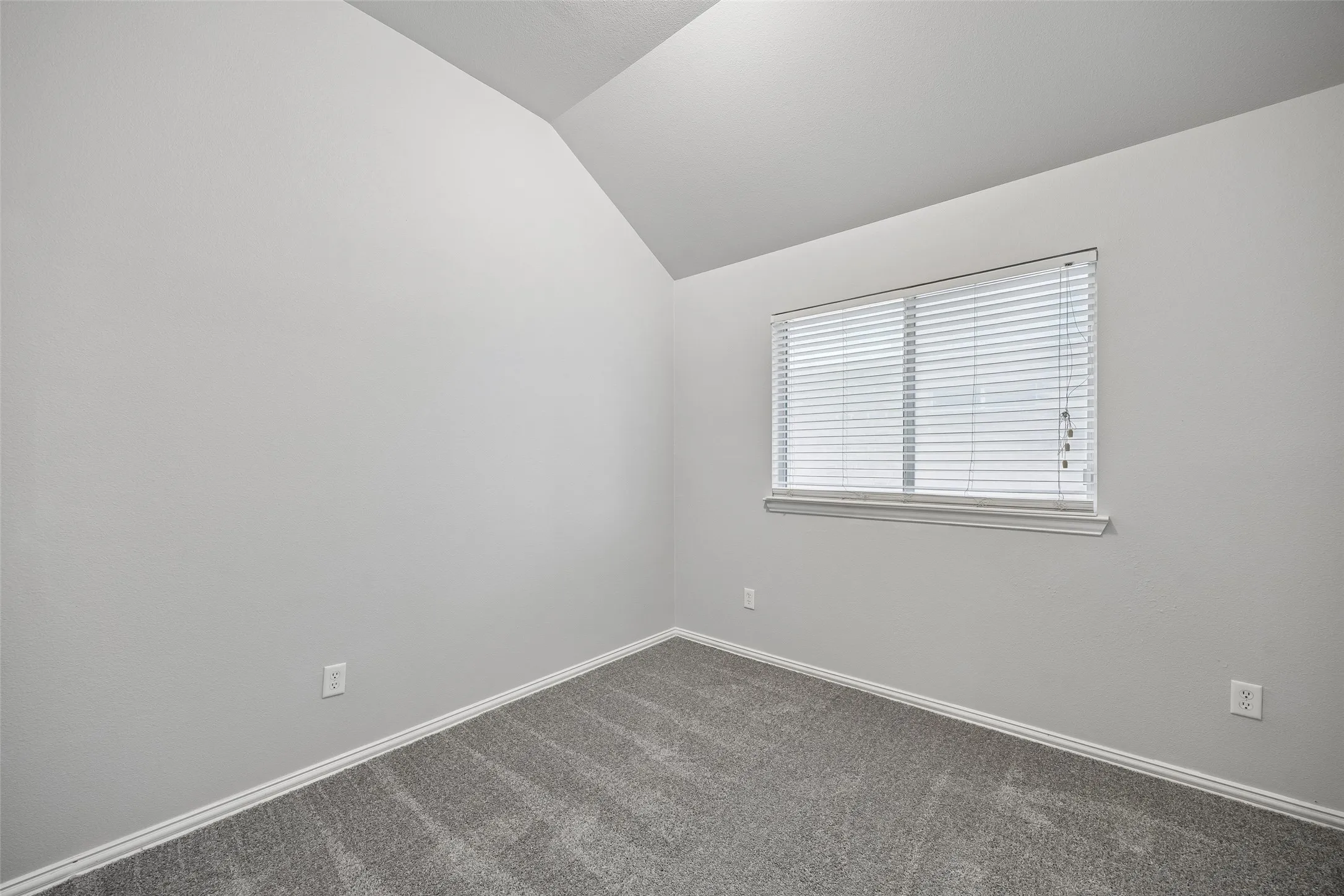 Single Family Residence For Sale in Dallas County , 616 Kari Anne Lane, De Soto, Texas 75115, 4 Bedroom, 2 Bathroom, 2 Garage spaces, 1,804 Sqft, built in 2003, mls#21377146, Real Estate Agent in De Soto, Homes For Sale in Dallas county, Homes For Sale in De Soto, Realtor in De Soto Texas, Real Estate Brokerage Independent Realty Texas, Luminita Cordes Realtor