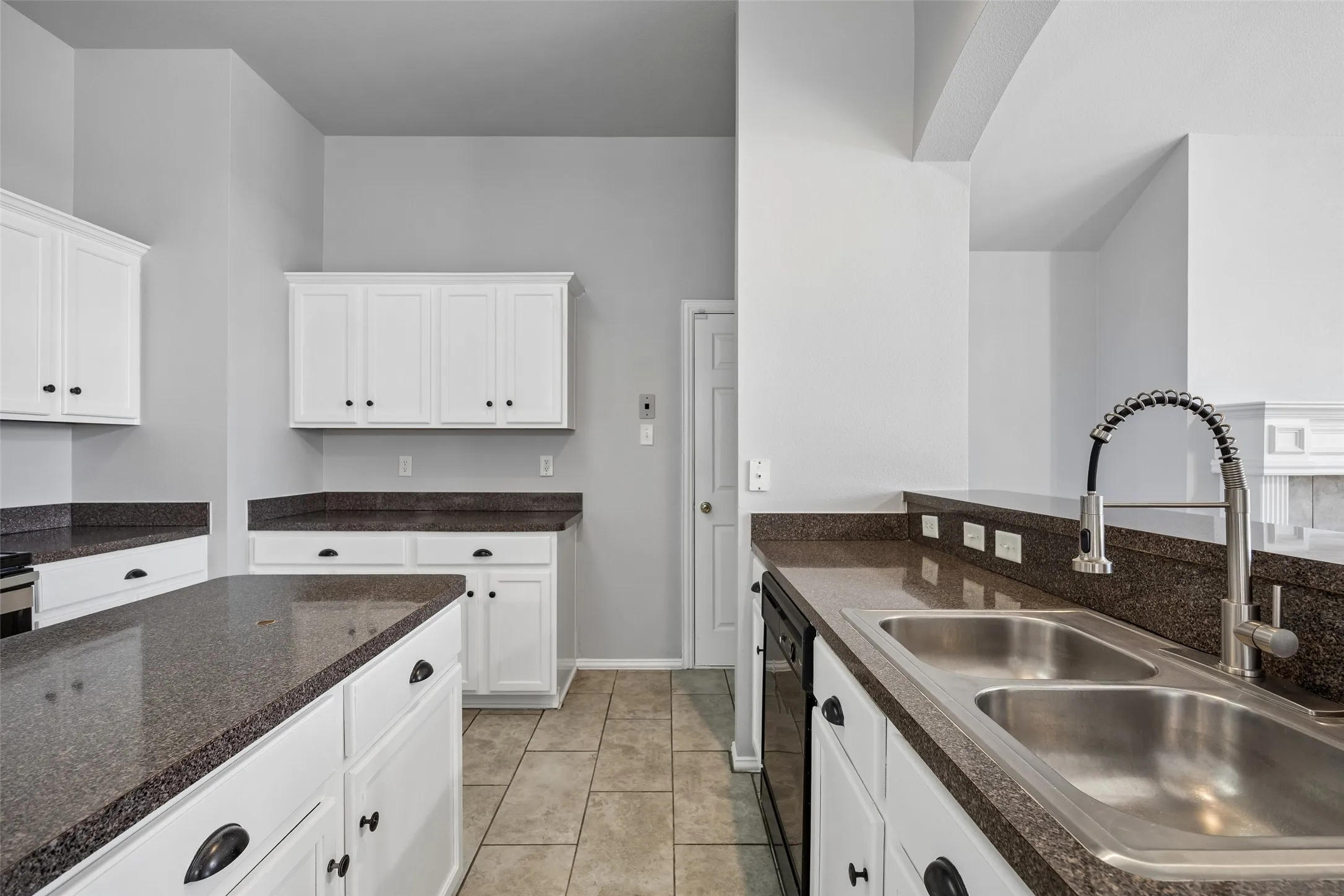 Single Family Residence For Sale in Dallas County , 616 Kari Anne Lane, De Soto, Texas 75115, 4 Bedroom, 2 Bathroom, 2 Garage spaces, 1,804 Sqft, built in 2003, mls#21377146, Real Estate Agent in De Soto, Homes For Sale in Dallas county, Homes For Sale in De Soto, Realtor in De Soto Texas, Real Estate Brokerage Independent Realty Texas, Luminita Cordes Realtor