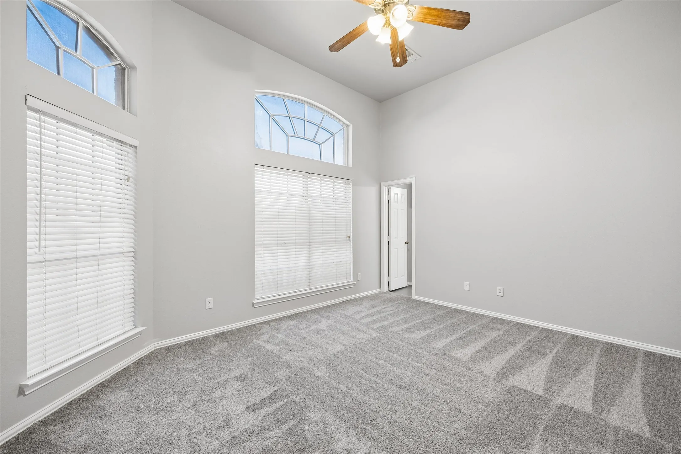 Single Family Residence For Sale in Dallas County , 616 Kari Anne Lane, De Soto, Texas 75115, 4 Bedroom, 2 Bathroom, 2 Garage spaces, 1,804 Sqft, built in 2003, mls#21377146, Real Estate Agent in De Soto, Homes For Sale in Dallas county, Homes For Sale in De Soto, Realtor in De Soto Texas, Real Estate Brokerage Independent Realty Texas, Luminita Cordes Realtor