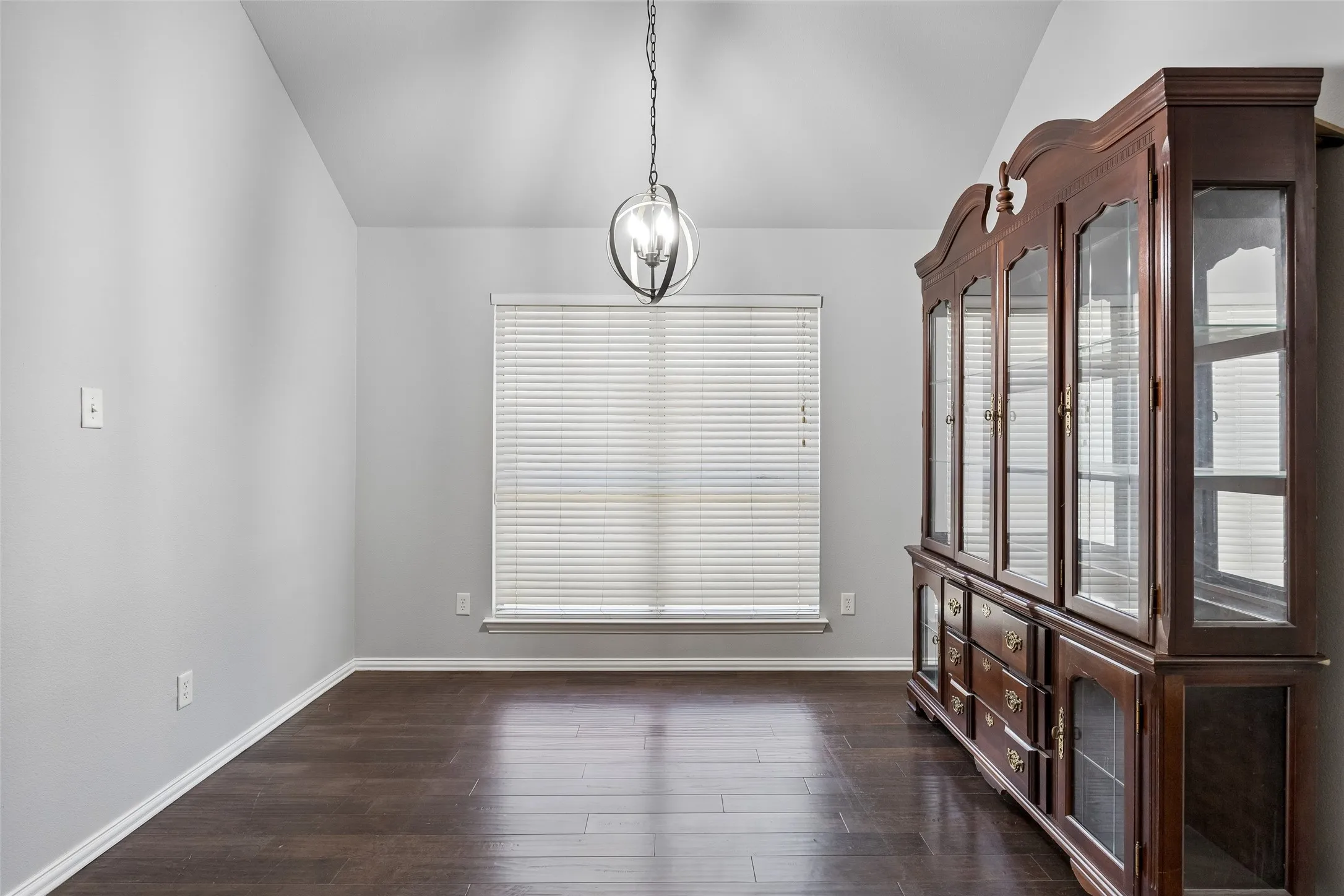 Single Family Residence For Sale in Dallas County , 616 Kari Anne Lane, De Soto, Texas 75115, 4 Bedroom, 2 Bathroom, 2 Garage spaces, 1,804 Sqft, built in 2003, mls#21377146, Real Estate Agent in De Soto, Homes For Sale in Dallas county, Homes For Sale in De Soto, Realtor in De Soto Texas, Real Estate Brokerage Independent Realty Texas, Luminita Cordes Realtor