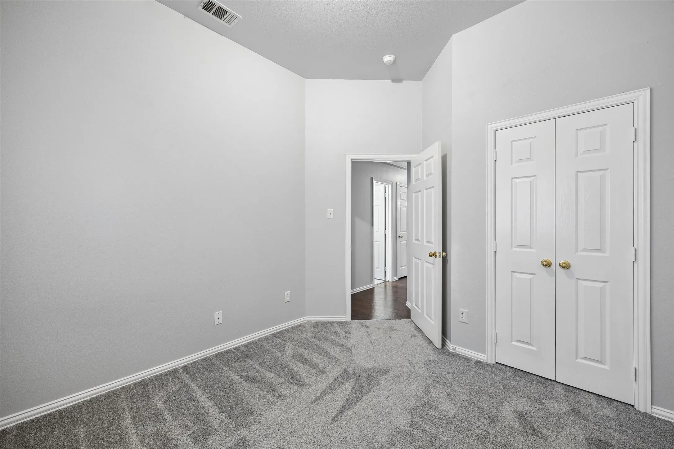 Single Family Residence For Sale in Dallas County , 616 Kari Anne Lane, De Soto, Texas 75115, 4 Bedroom, 2 Bathroom, 2 Garage spaces, 1,804 Sqft, built in 2003, mls#21377146, Real Estate Agent in De Soto, Homes For Sale in Dallas county, Homes For Sale in De Soto, Realtor in De Soto Texas, Real Estate Brokerage Independent Realty Texas, Luminita Cordes Realtor