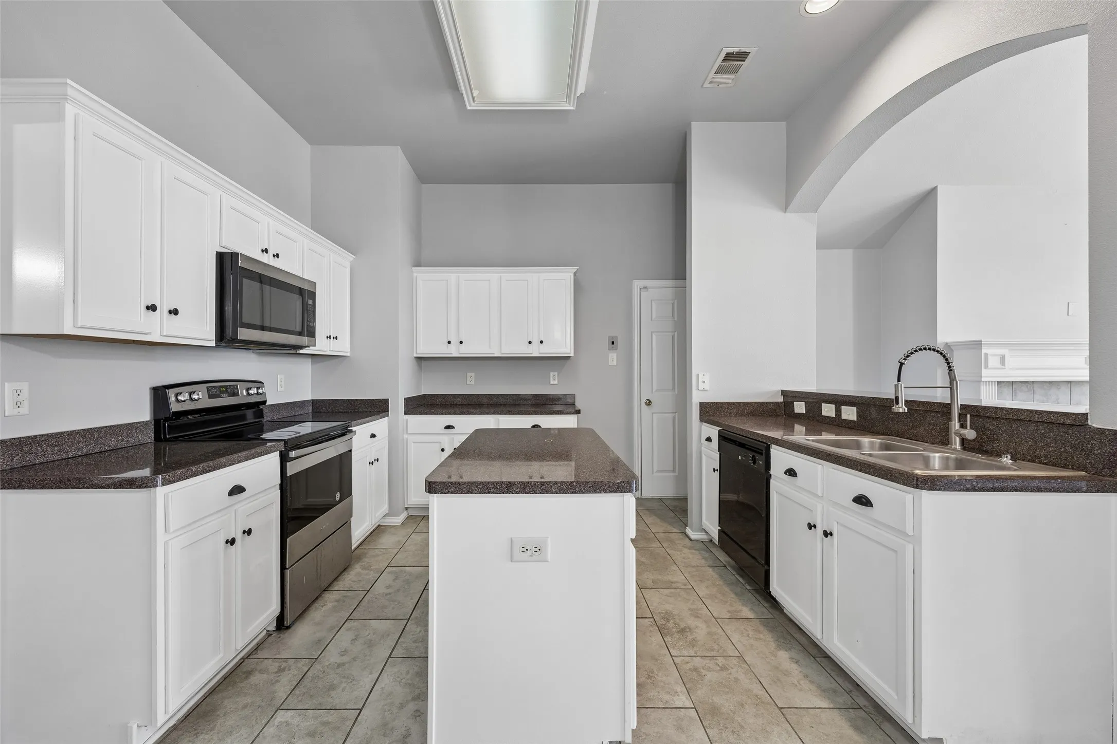 Single Family Residence For Sale in Dallas County , 616 Kari Anne Lane, De Soto, Texas 75115, 4 Bedroom, 2 Bathroom, 2 Garage spaces, 1,804 Sqft, built in 2003, mls#21377146, Real Estate Agent in De Soto, Homes For Sale in Dallas county, Homes For Sale in De Soto, Realtor in De Soto Texas, Real Estate Brokerage Independent Realty Texas, Luminita Cordes Realtor