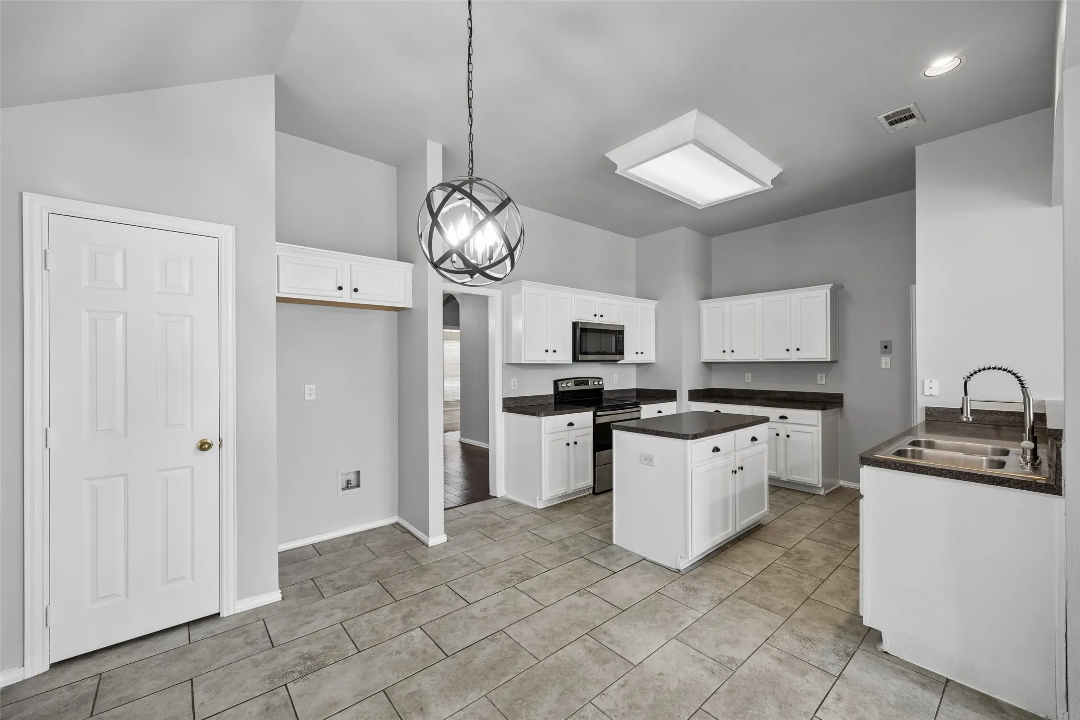 Single Family Residence For Sale in Dallas County , 616 Kari Anne Lane, De Soto, Texas 75115, 4 Bedroom, 2 Bathroom, 2 Garage spaces, 1,804 Sqft, built in 2003, mls#21377146, Real Estate Agent in De Soto, Homes For Sale in Dallas county, Homes For Sale in De Soto, Realtor in De Soto Texas, Real Estate Brokerage Independent Realty Texas, Luminita Cordes Realtor