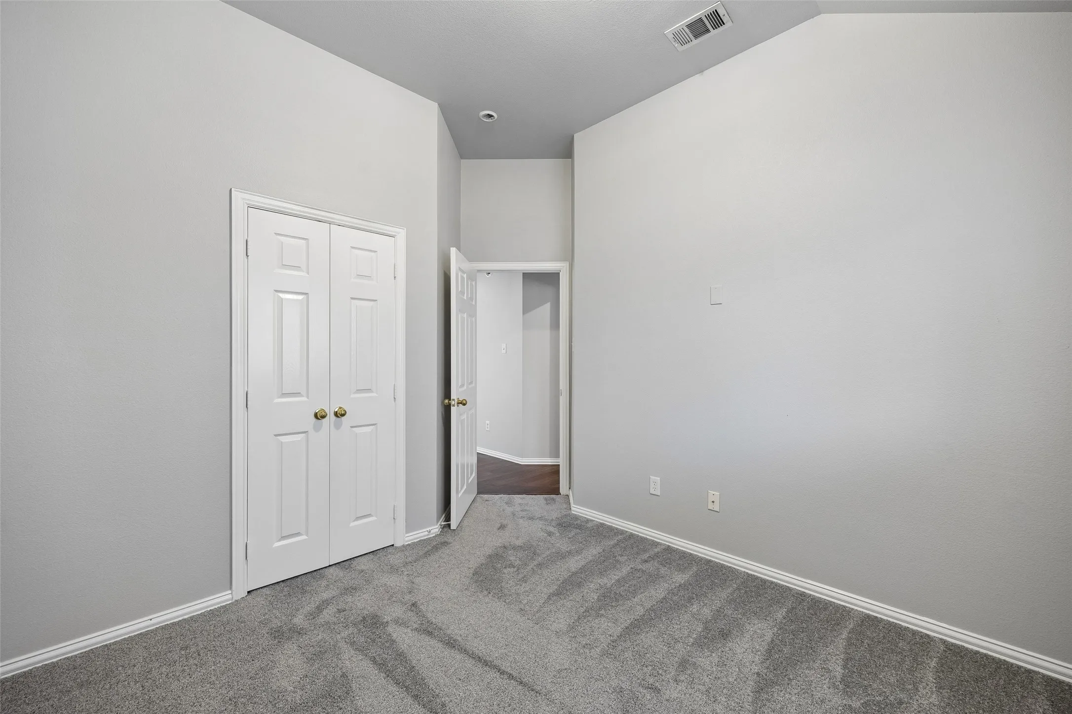 Single Family Residence For Sale in Dallas County , 616 Kari Anne Lane, De Soto, Texas 75115, 4 Bedroom, 2 Bathroom, 2 Garage spaces, 1,804 Sqft, built in 2003, mls#21377146, Real Estate Agent in De Soto, Homes For Sale in Dallas county, Homes For Sale in De Soto, Realtor in De Soto Texas, Real Estate Brokerage Independent Realty Texas, Luminita Cordes Realtor