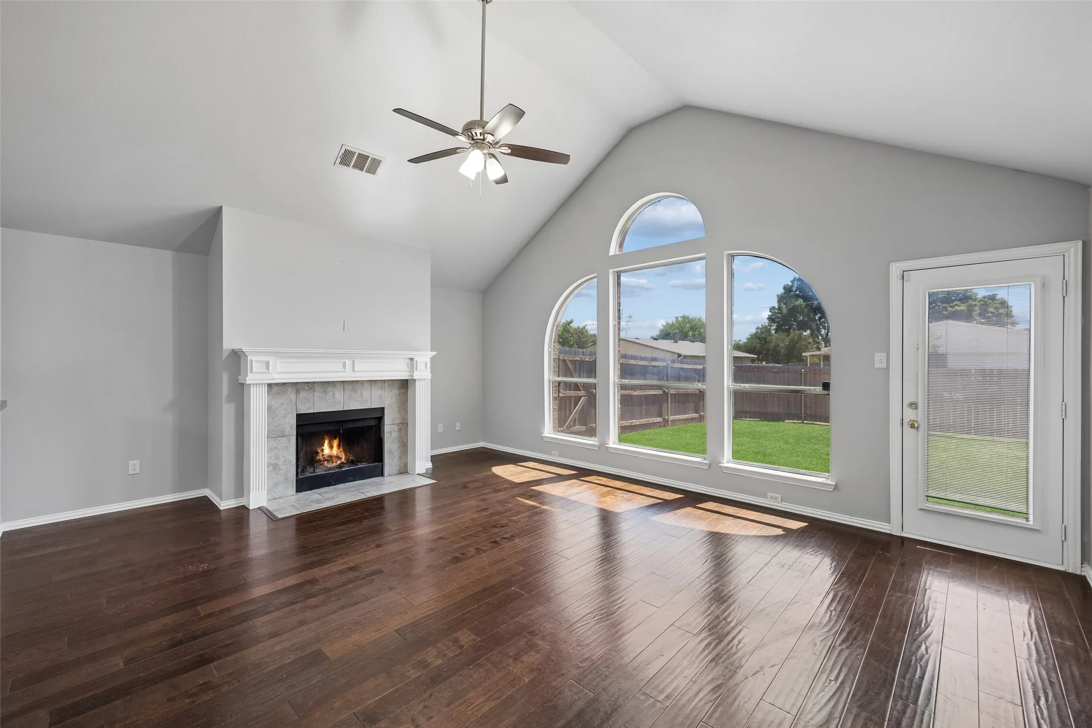 Single Family Residence For Sale in Dallas County , 616 Kari Anne Lane, De Soto, Texas 75115, 4 Bedroom, 2 Bathroom, 2 Garage spaces, 1,804 Sqft, built in 2003, mls#21377146, Real Estate Agent in De Soto, Homes For Sale in Dallas county, Homes For Sale in De Soto, Realtor in De Soto Texas, Real Estate Brokerage Independent Realty Texas, Luminita Cordes Realtor