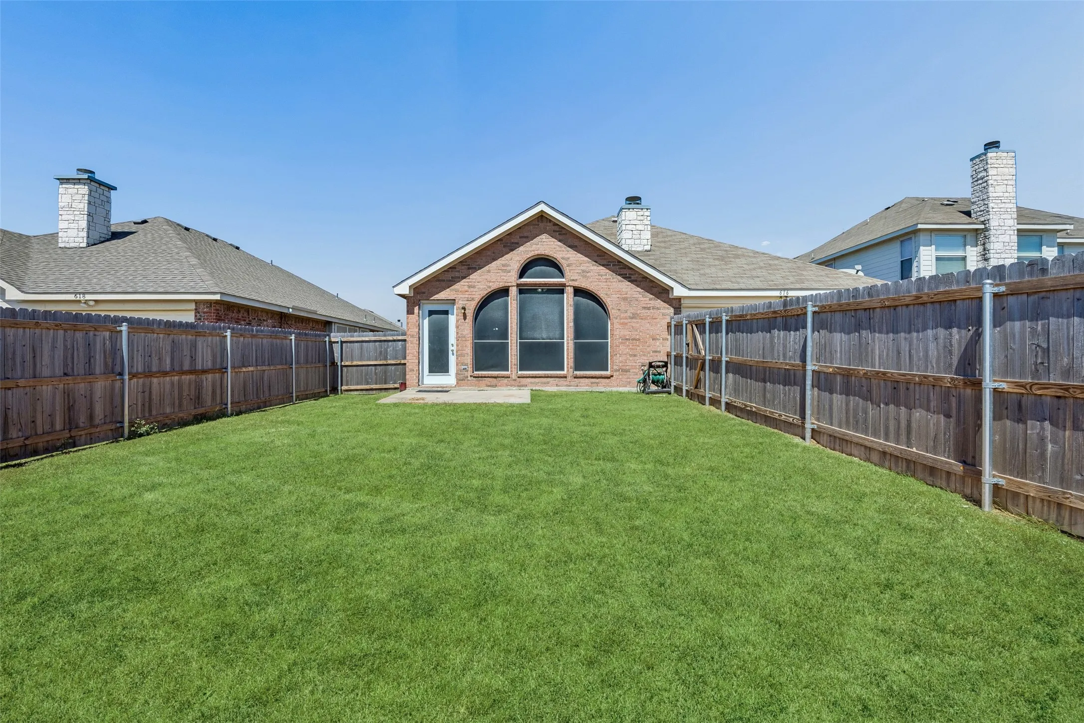 Single Family Residence For Sale in Dallas County , 616 Kari Anne Lane, De Soto, Texas 75115, 4 Bedroom, 2 Bathroom, 2 Garage spaces, 1,804 Sqft, built in 2003, mls#21377146, Real Estate Agent in De Soto, Homes For Sale in Dallas county, Homes For Sale in De Soto, Realtor in De Soto Texas, Real Estate Brokerage Independent Realty Texas, Luminita Cordes Realtor