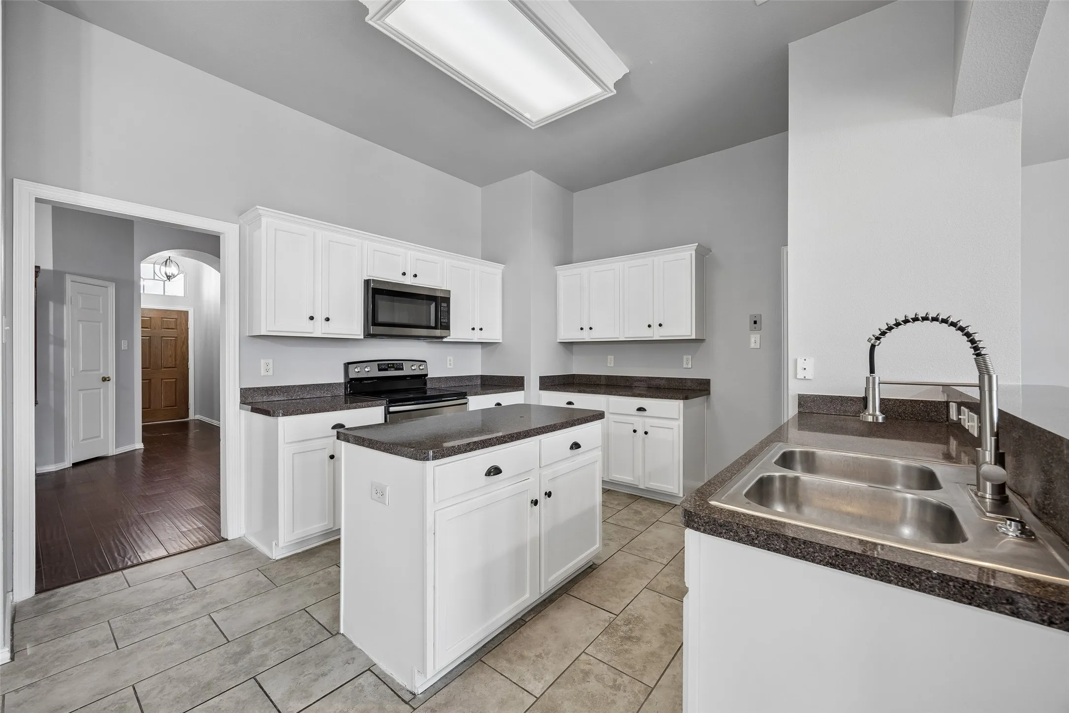 Single Family Residence For Sale in Dallas County , 616 Kari Anne Lane, De Soto, Texas 75115, 4 Bedroom, 2 Bathroom, 2 Garage spaces, 1,804 Sqft, built in 2003, mls#21377146, Real Estate Agent in De Soto, Homes For Sale in Dallas county, Homes For Sale in De Soto, Realtor in De Soto Texas, Real Estate Brokerage Independent Realty Texas, Luminita Cordes Realtor