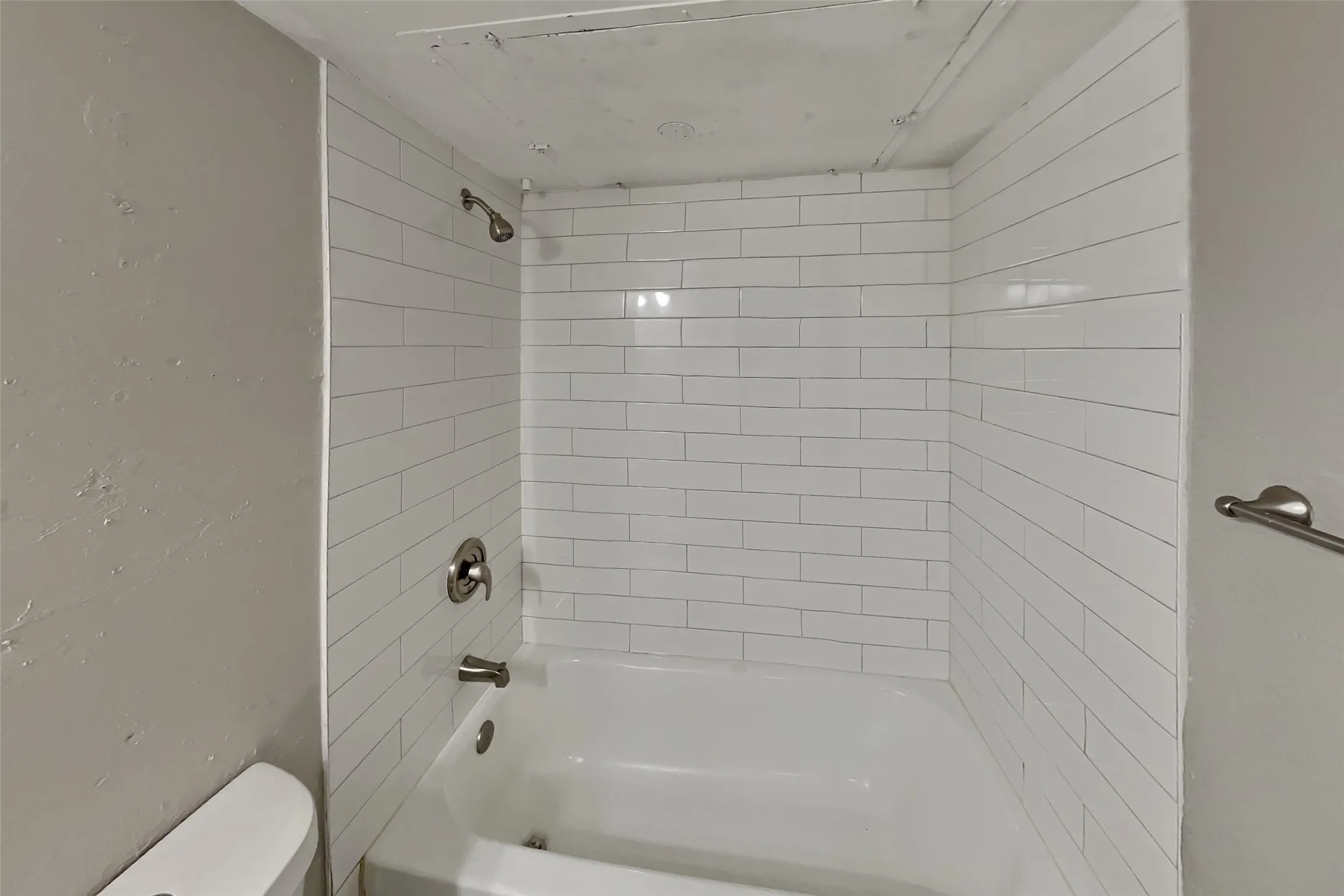 Single Family Residence For Rent in Tarrant County , 4404 Timber Run Drive, Arlington, Texas 76001, 3 Bedroom, 2 Bathroom, 2 Garage spaces, 1,300 Sqft, built in 1986, mls#21387880, Real Estate Agent in Arlington, Homes For Rent in Tarrant county, Homes For Rent in Arlington, Realtor in Arlington Texas, Real Estate Brokerage Independent Realty Texas, Luminita Cordes Realtor
