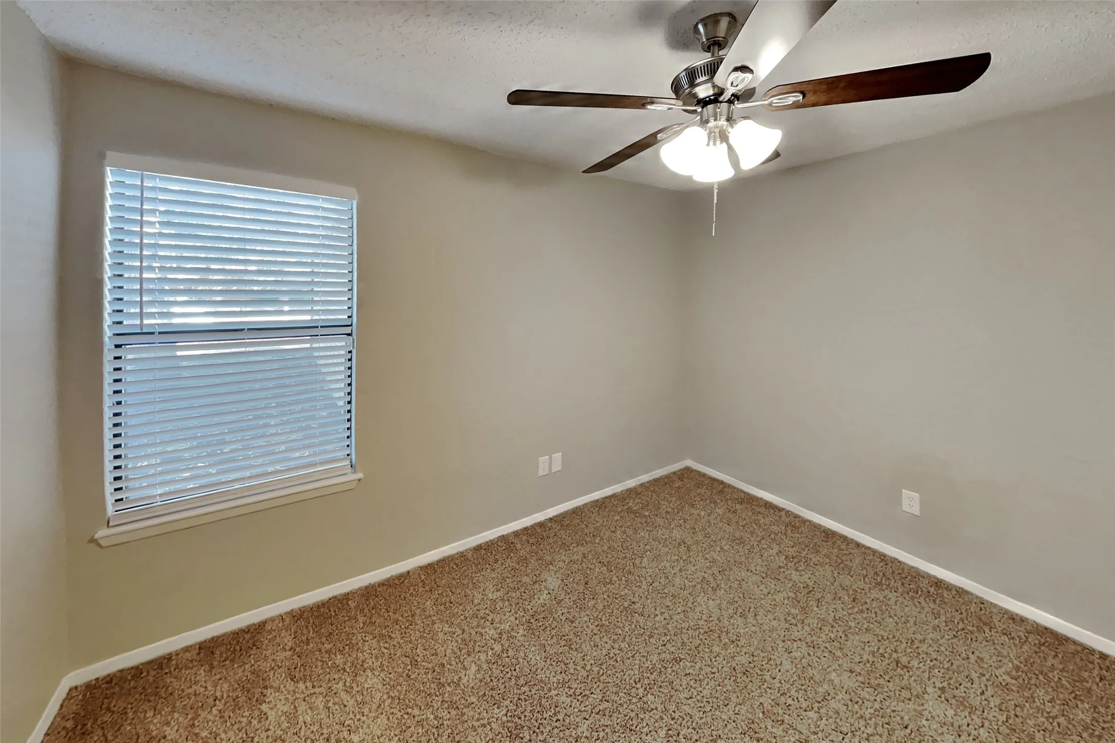Single Family Residence For Rent in Tarrant County , 4404 Timber Run Drive, Arlington, Texas 76001, 3 Bedroom, 2 Bathroom, 2 Garage spaces, 1,300 Sqft, built in 1986, mls#21387880, Real Estate Agent in Arlington, Homes For Rent in Tarrant county, Homes For Rent in Arlington, Realtor in Arlington Texas, Real Estate Brokerage Independent Realty Texas, Luminita Cordes Realtor