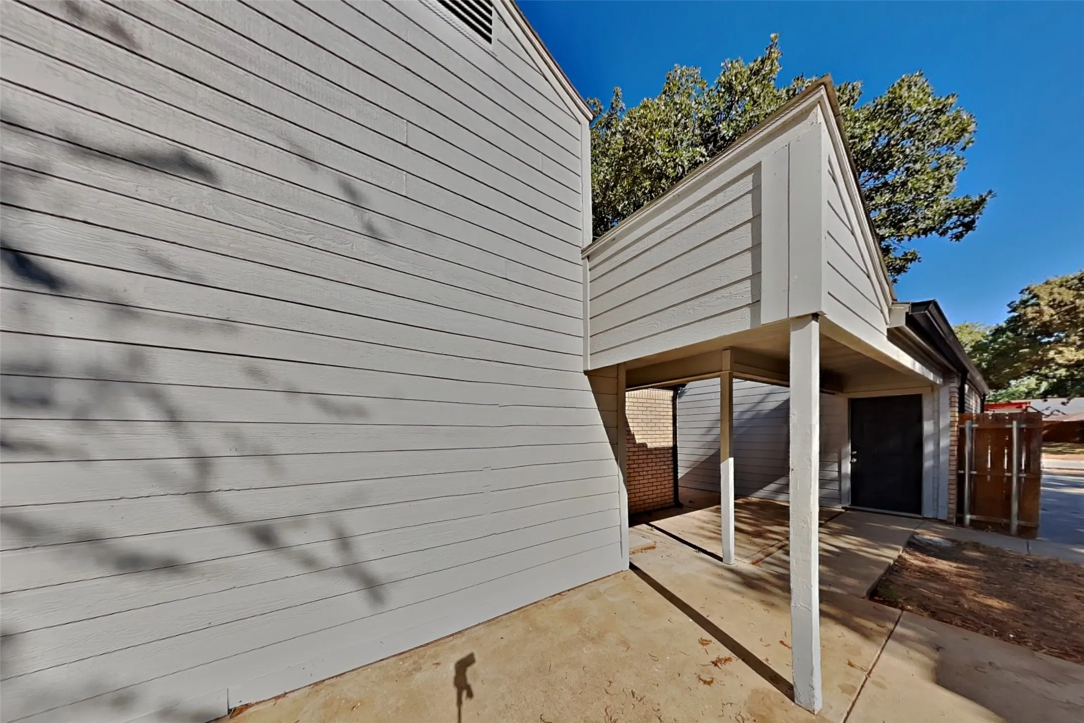 Single Family Residence For Rent in Tarrant County , 4404 Timber Run Drive, Arlington, Texas 76001, 3 Bedroom, 2 Bathroom, 2 Garage spaces, 1,300 Sqft, built in 1986, mls#21387880, Real Estate Agent in Arlington, Homes For Rent in Tarrant county, Homes For Rent in Arlington, Realtor in Arlington Texas, Real Estate Brokerage Independent Realty Texas, Luminita Cordes Realtor