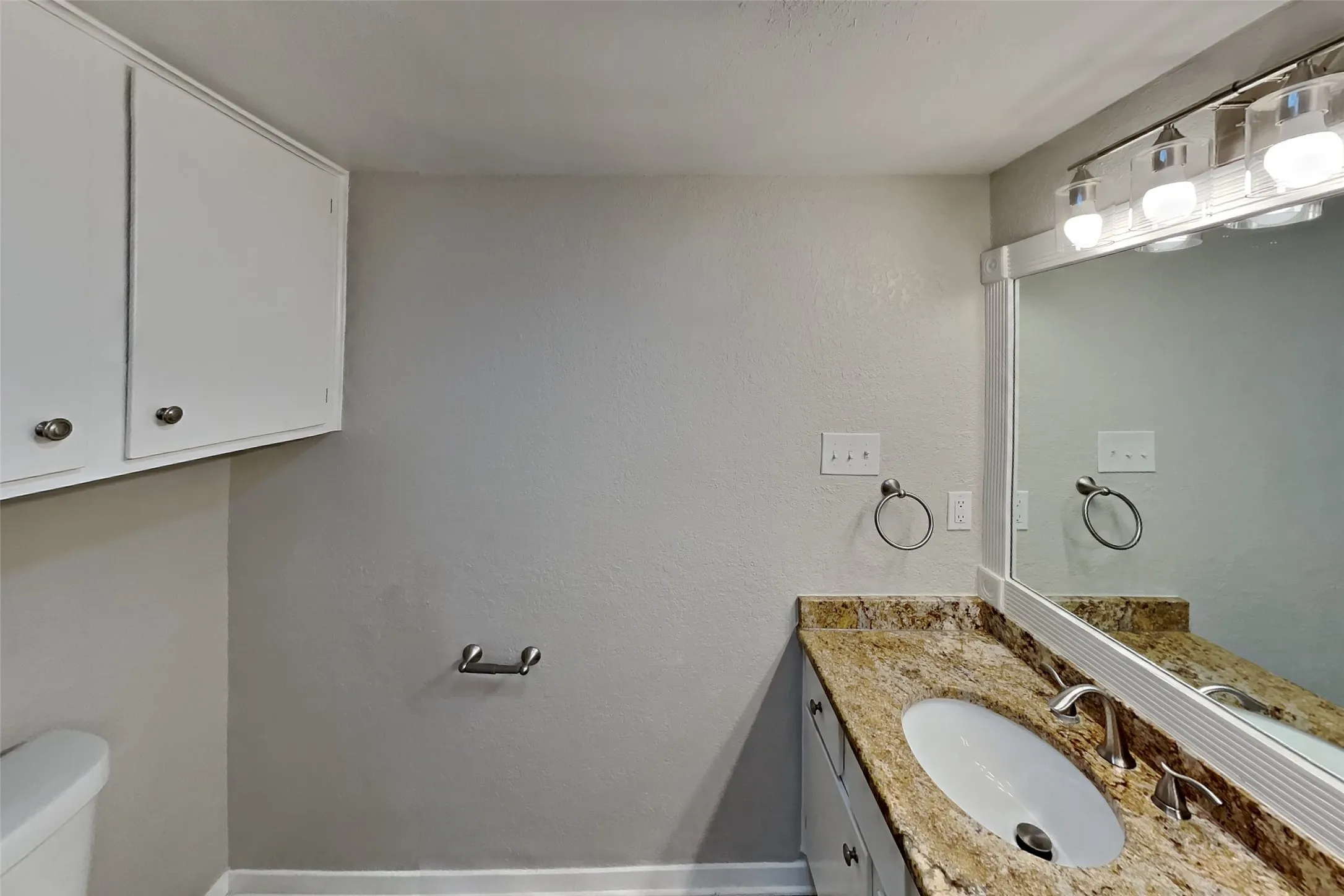 Single Family Residence For Rent in Tarrant County , 4404 Timber Run Drive, Arlington, Texas 76001, 3 Bedroom, 2 Bathroom, 2 Garage spaces, 1,300 Sqft, built in 1986, mls#21387880, Real Estate Agent in Arlington, Homes For Rent in Tarrant county, Homes For Rent in Arlington, Realtor in Arlington Texas, Real Estate Brokerage Independent Realty Texas, Luminita Cordes Realtor