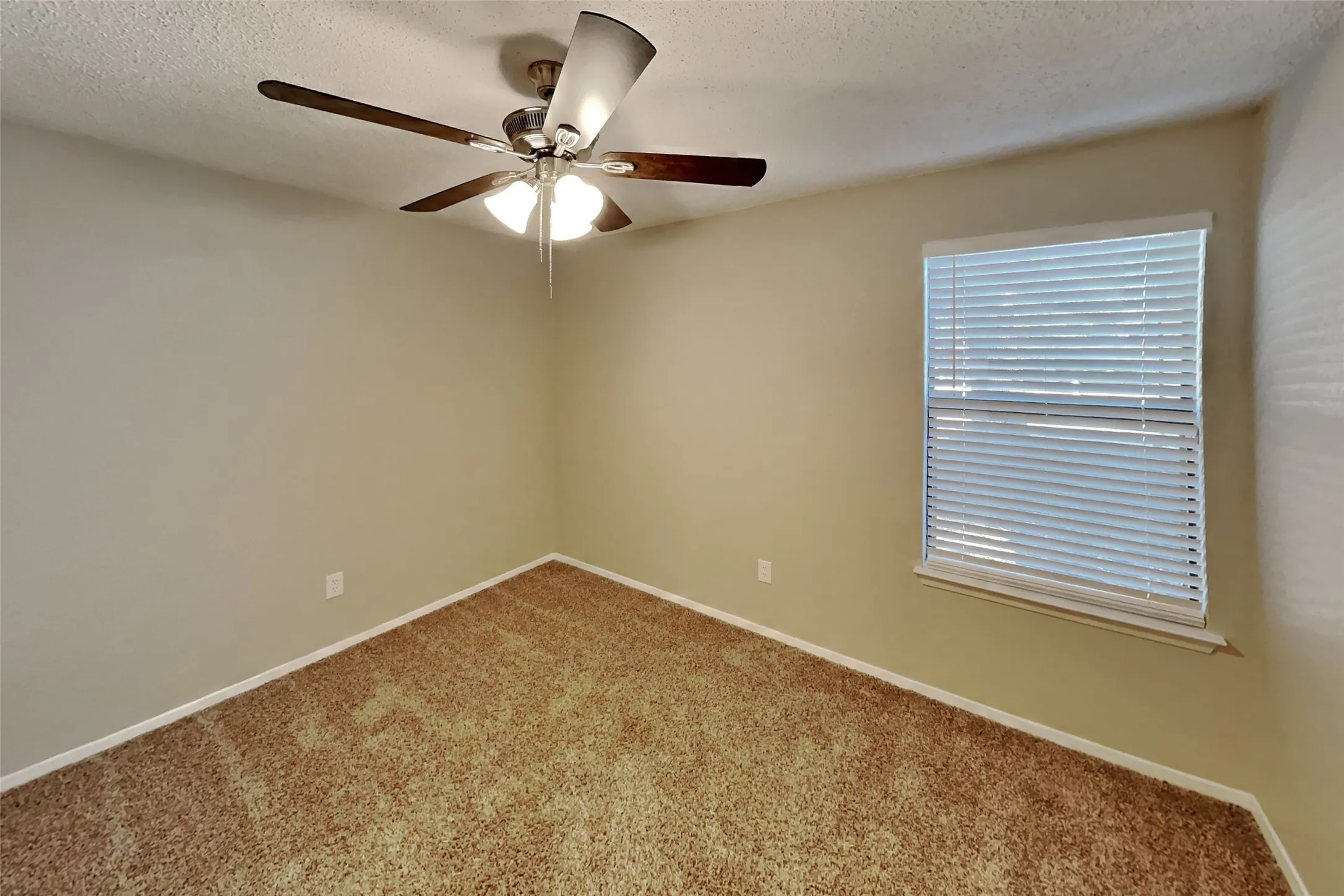 Single Family Residence For Rent in Tarrant County , 4404 Timber Run Drive, Arlington, Texas 76001, 3 Bedroom, 2 Bathroom, 2 Garage spaces, 1,300 Sqft, built in 1986, mls#21387880, Real Estate Agent in Arlington, Homes For Rent in Tarrant county, Homes For Rent in Arlington, Realtor in Arlington Texas, Real Estate Brokerage Independent Realty Texas, Luminita Cordes Realtor