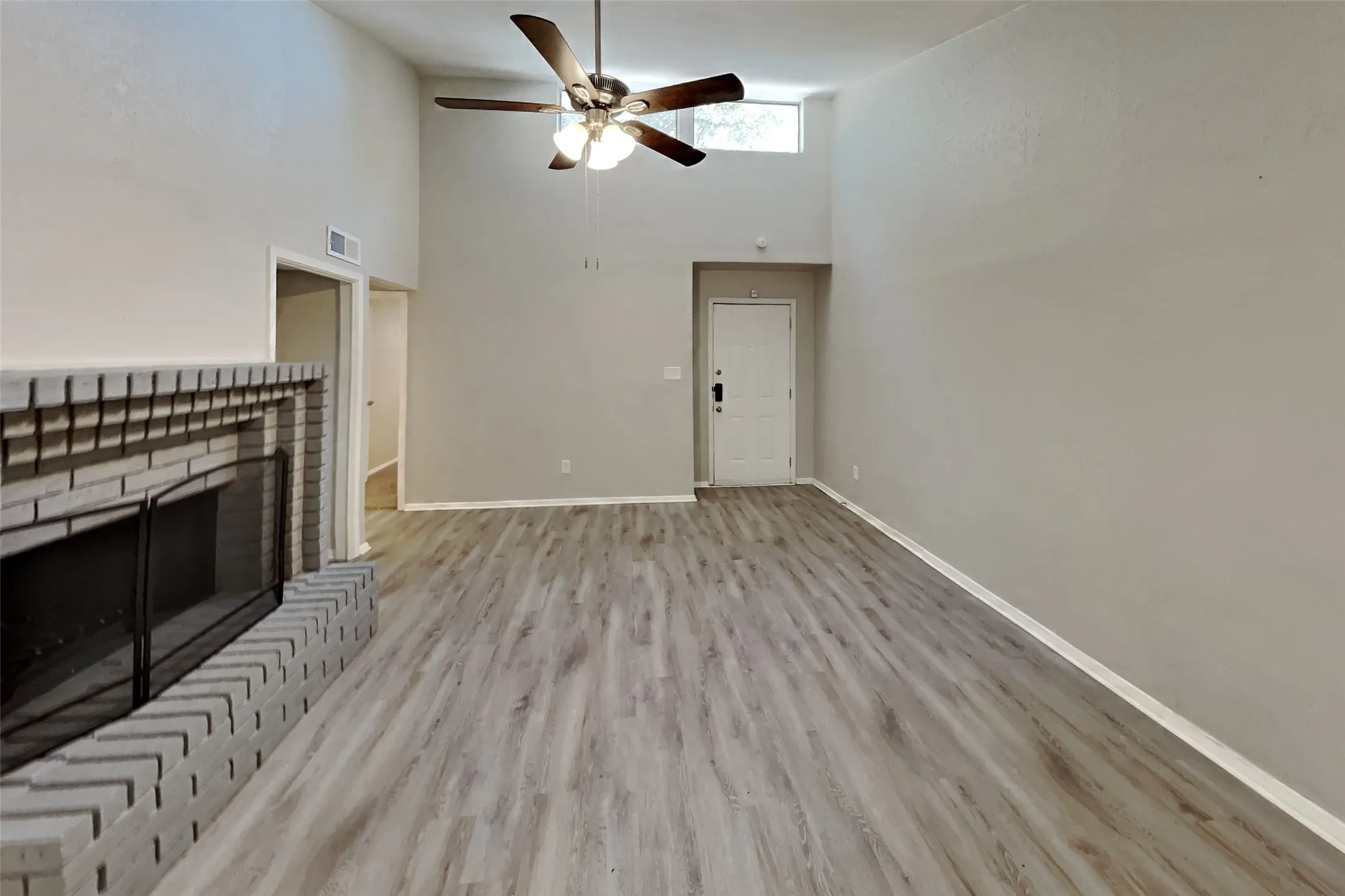 Single Family Residence For Rent in Tarrant County , 4404 Timber Run Drive, Arlington, Texas 76001, 3 Bedroom, 2 Bathroom, 2 Garage spaces, 1,300 Sqft, built in 1986, mls#21387880, Real Estate Agent in Arlington, Homes For Rent in Tarrant county, Homes For Rent in Arlington, Realtor in Arlington Texas, Real Estate Brokerage Independent Realty Texas, Luminita Cordes Realtor