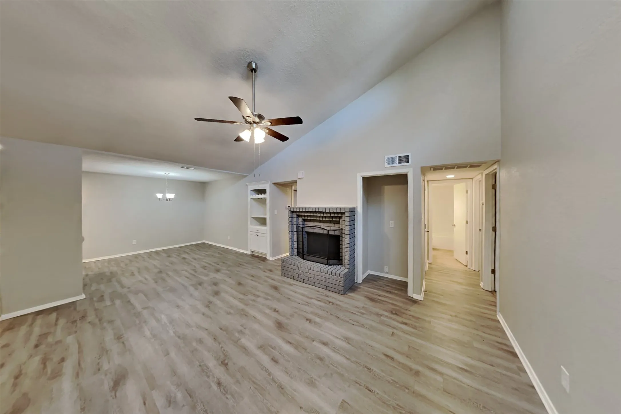 Single Family Residence For Rent in Tarrant County , 4404 Timber Run Drive, Arlington, Texas 76001, 3 Bedroom, 2 Bathroom, 2 Garage spaces, 1,300 Sqft, built in 1986, mls#21387880, Real Estate Agent in Arlington, Homes For Rent in Tarrant county, Homes For Rent in Arlington, Realtor in Arlington Texas, Real Estate Brokerage Independent Realty Texas, Luminita Cordes Realtor