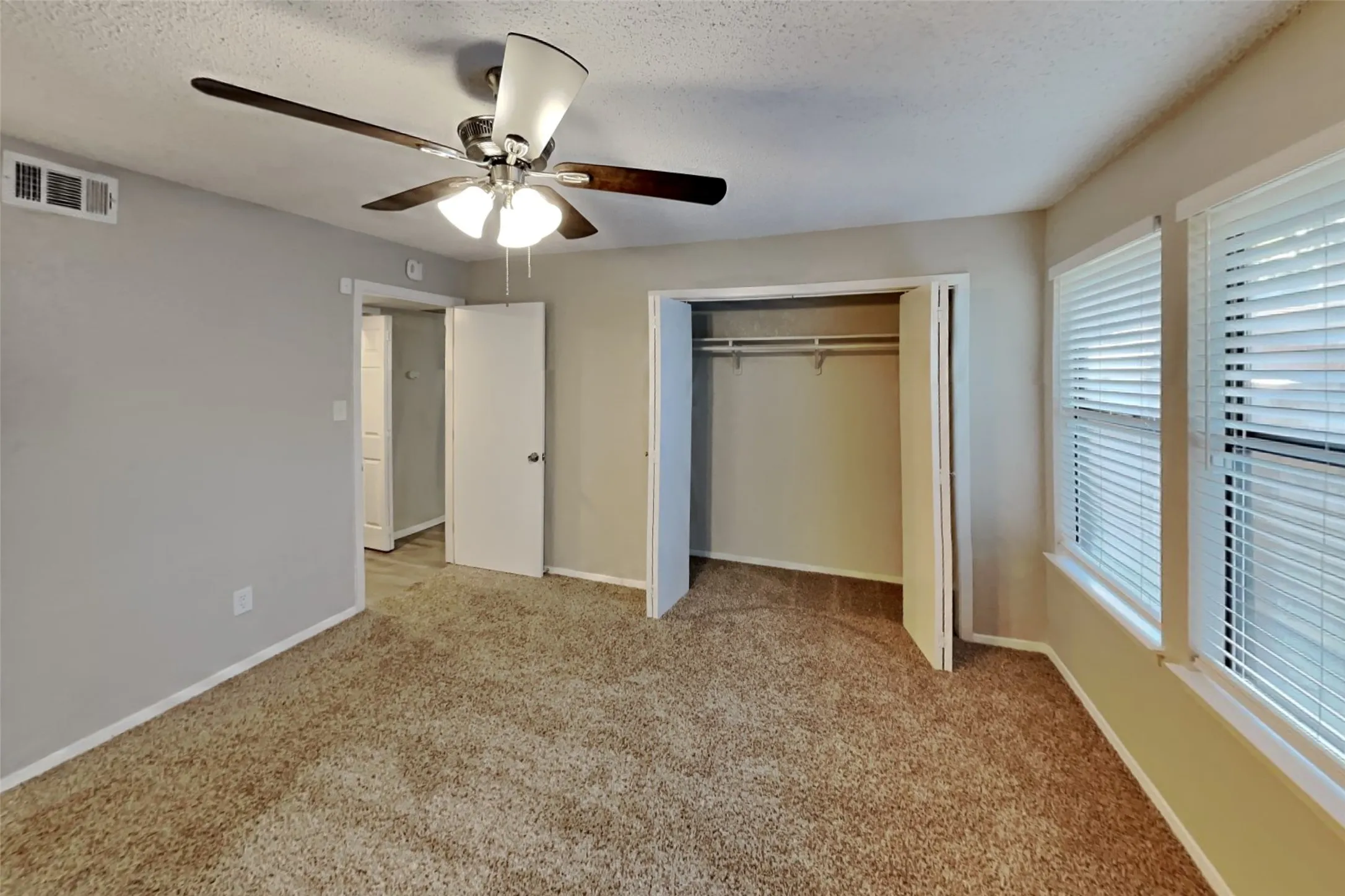 Single Family Residence For Rent in Tarrant County , 4404 Timber Run Drive, Arlington, Texas 76001, 3 Bedroom, 2 Bathroom, 2 Garage spaces, 1,300 Sqft, built in 1986, mls#21387880, Real Estate Agent in Arlington, Homes For Rent in Tarrant county, Homes For Rent in Arlington, Realtor in Arlington Texas, Real Estate Brokerage Independent Realty Texas, Luminita Cordes Realtor