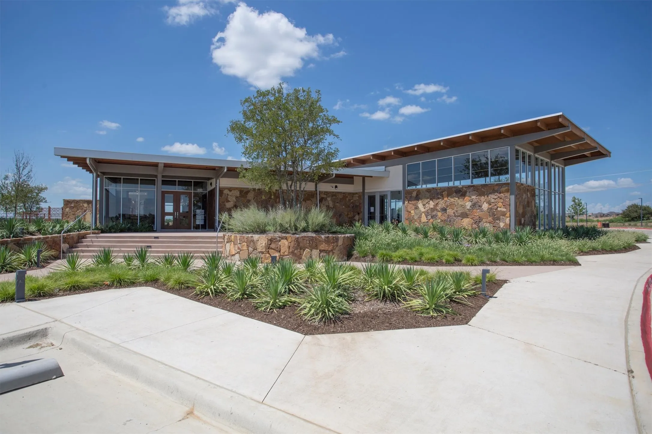Single Family Residence For Sale in Denton County , 3728 Birch Wood Court, Northlake, Texas 76226, 4 Bedroom, 3 Bathroom, 2 Garage spaces, 2,376 Sqft, built in 2018, mls#21382832, Real Estate Agent in Northlake, Homes For Sale in Denton county, Homes For Sale in Northlake, Realtor in Northlake Texas, Real Estate Brokerage Independent Realty Texas, Luminita Cordes Realtor