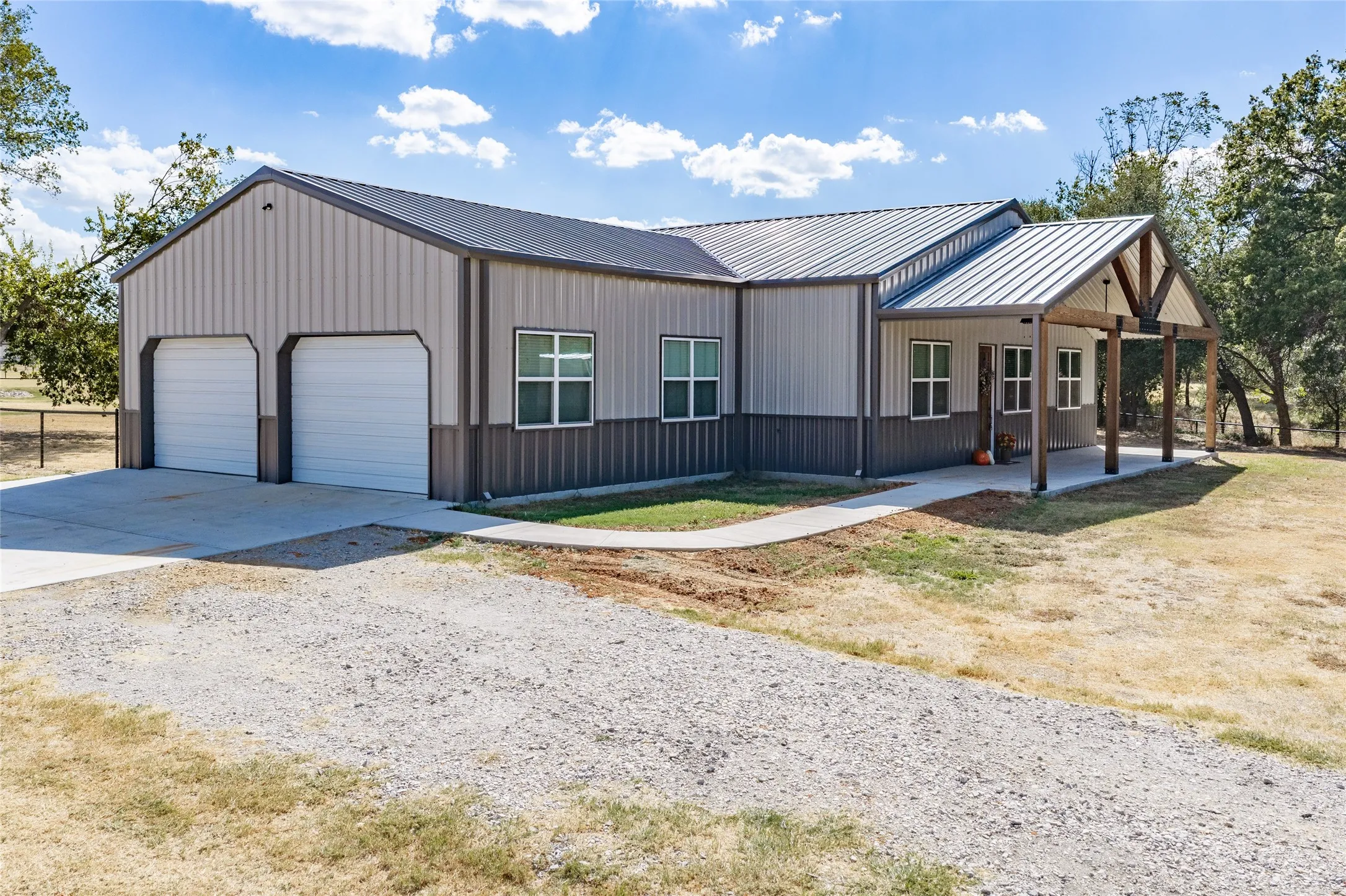 Single Family Residence For Sale in Parker County , 1123 Paradise Parkway, Poolville, Texas 76487, 3 Bedroom, 2 Bathroom, 2 Garage spaces, 1,691 Sqft, built in 2023, mls#21385543, Real Estate Agent in Poolville, Homes For Sale in Parker county, Homes For Sale in Poolville, Realtor in Poolville Texas, Real Estate Brokerage Independent Realty Texas, Luminita Cordes Realtor