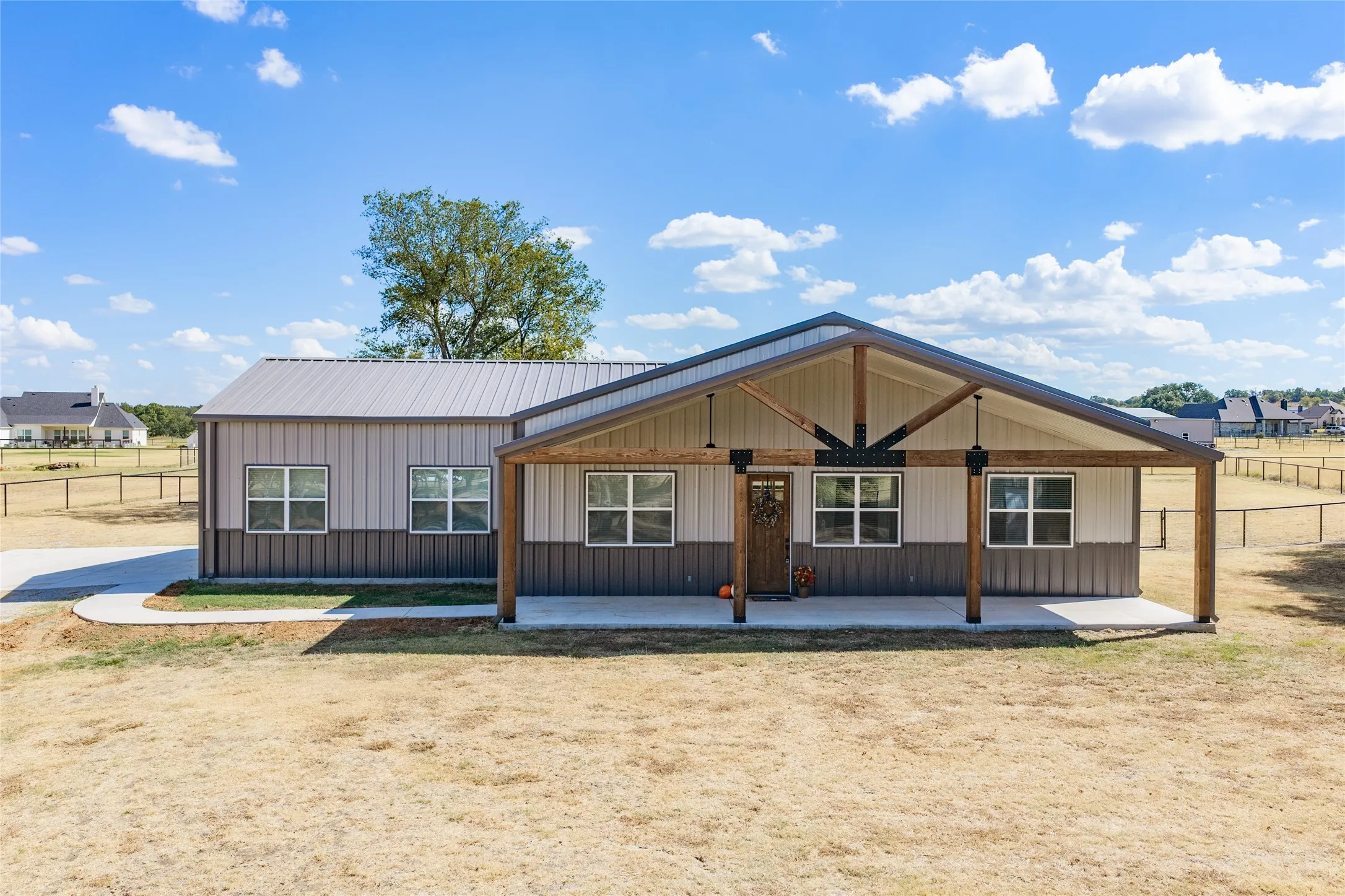 Single Family Residence For Sale in Parker County , 1123 Paradise Parkway, Poolville, Texas 76487, 3 Bedroom, 2 Bathroom, 2 Garage spaces, 1,691 Sqft, built in 2023, mls#21385543, Real Estate Agent in Poolville, Homes For Sale in Parker county, Homes For Sale in Poolville, Realtor in Poolville Texas, Real Estate Brokerage Independent Realty Texas, Luminita Cordes Realtor