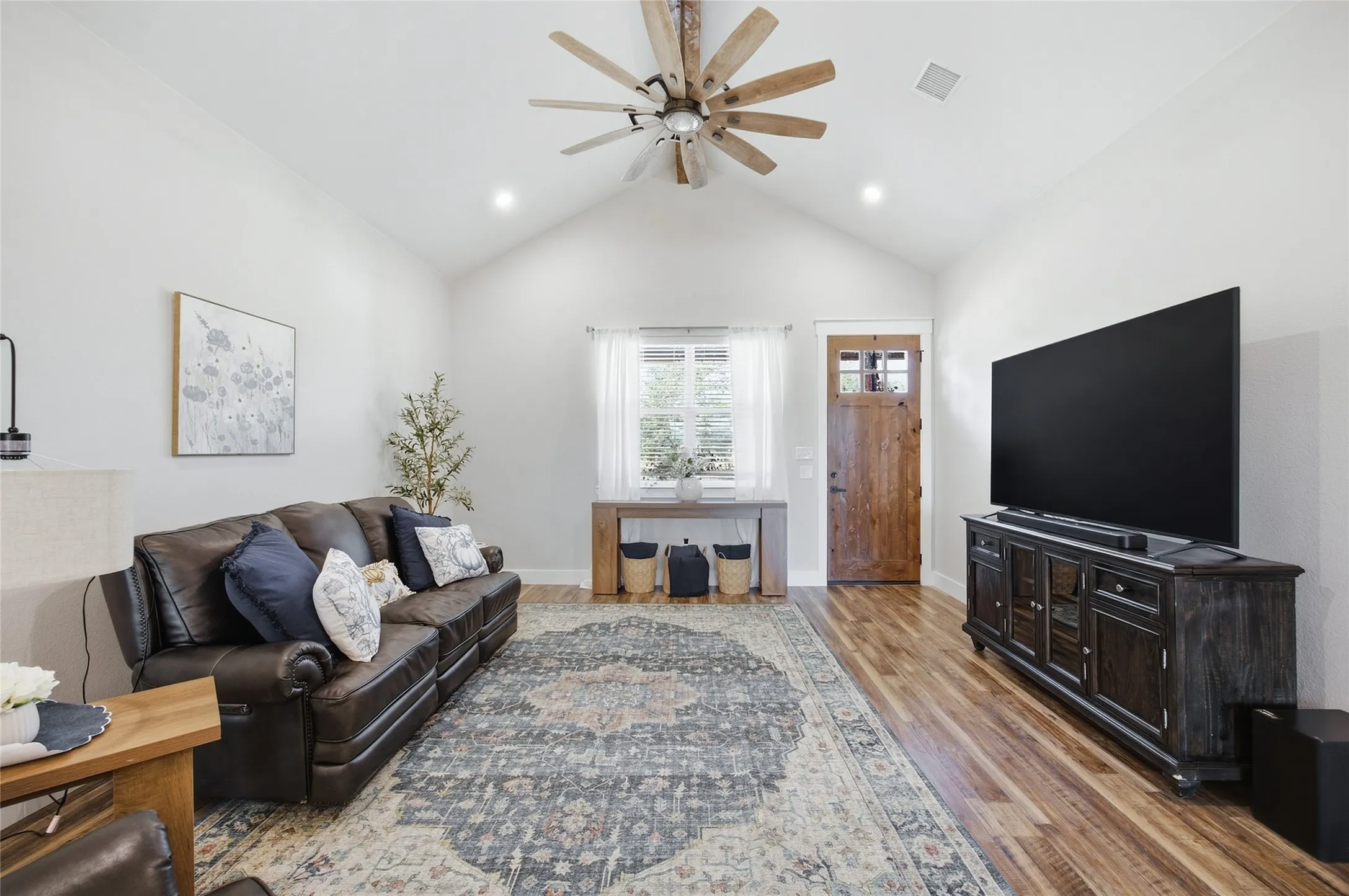 Single Family Residence For Sale in Parker County , 1123 Paradise Parkway, Poolville, Texas 76487, 3 Bedroom, 2 Bathroom, 2 Garage spaces, 1,691 Sqft, built in 2023, mls#21385543, Real Estate Agent in Poolville, Homes For Sale in Parker county, Homes For Sale in Poolville, Realtor in Poolville Texas, Real Estate Brokerage Independent Realty Texas, Luminita Cordes Realtor