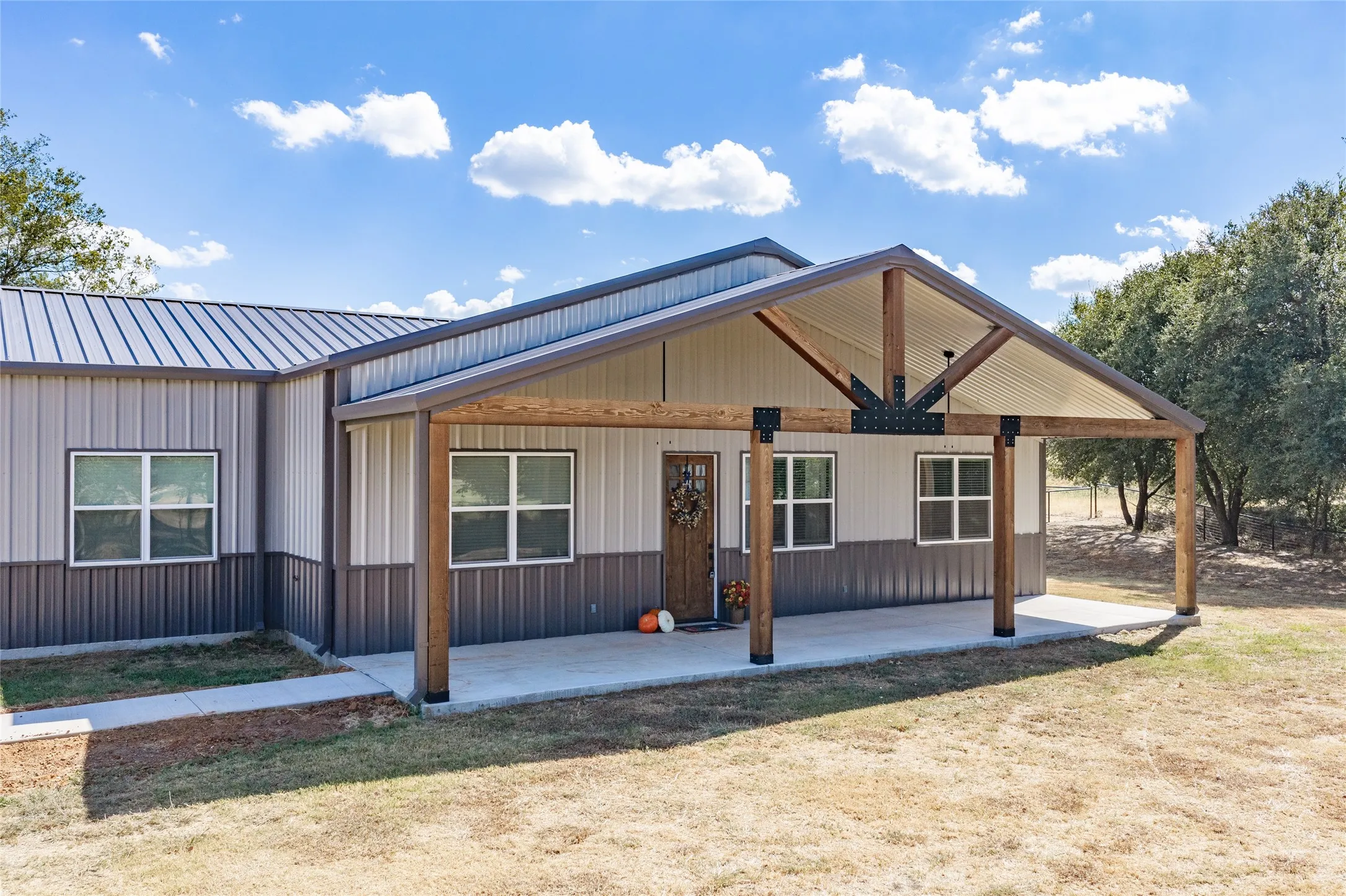 Single Family Residence For Sale in Parker County , 1123 Paradise Parkway, Poolville, Texas 76487, 3 Bedroom, 2 Bathroom, 2 Garage spaces, 1,691 Sqft, built in 2023, mls#21385543, Real Estate Agent in Poolville, Homes For Sale in Parker county, Homes For Sale in Poolville, Realtor in Poolville Texas, Real Estate Brokerage Independent Realty Texas, Luminita Cordes Realtor