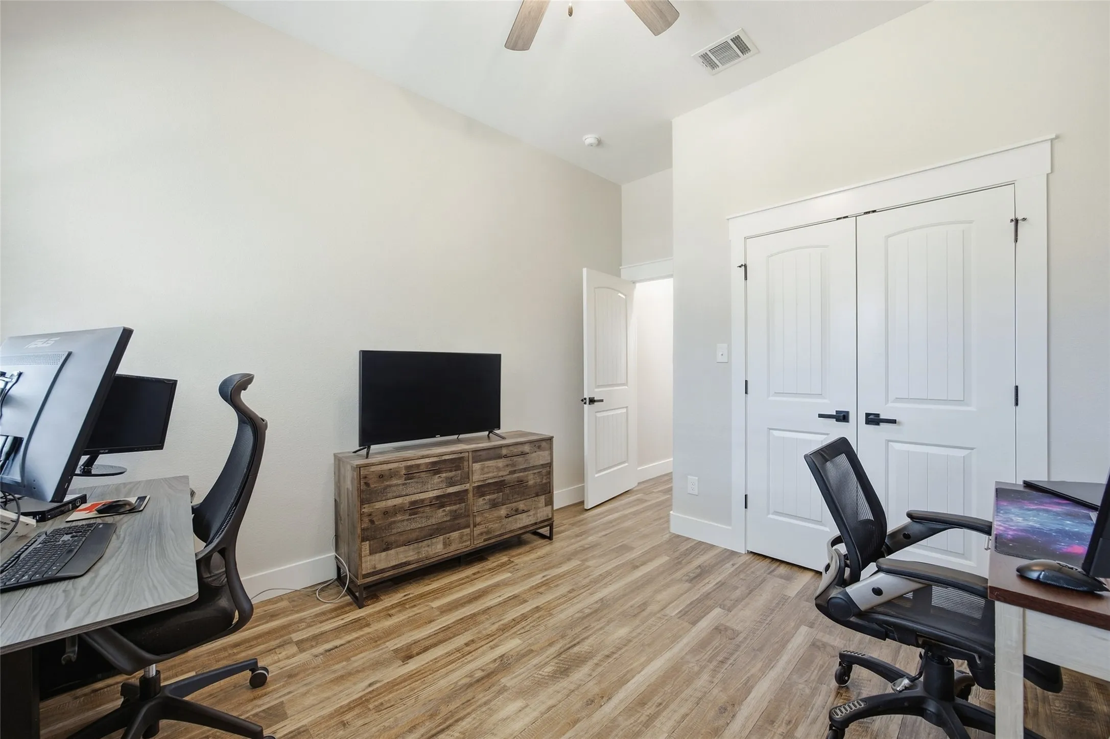 Single Family Residence For Sale in Parker County , 1123 Paradise Parkway, Poolville, Texas 76487, 3 Bedroom, 2 Bathroom, 2 Garage spaces, 1,691 Sqft, built in 2023, mls#21385543, Real Estate Agent in Poolville, Homes For Sale in Parker county, Homes For Sale in Poolville, Realtor in Poolville Texas, Real Estate Brokerage Independent Realty Texas, Luminita Cordes Realtor