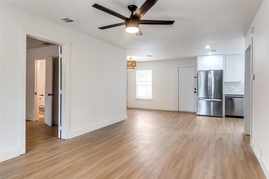 Single Family Residence For Rent in Dallas County , 10733 Sandalwood Drive, Dallas, Texas 75228, 4 Bedroom, 2 Bathroom, Garage spaces, 1,439 Sqft, built in 1954, mls#21387898, Real Estate Agent in Dallas, Homes For Rent in Dallas county, Homes For Rent in Dallas, Realtor in Dallas Texas, Real Estate Brokerage Independent Realty Texas, Luminita Cordes Realtor