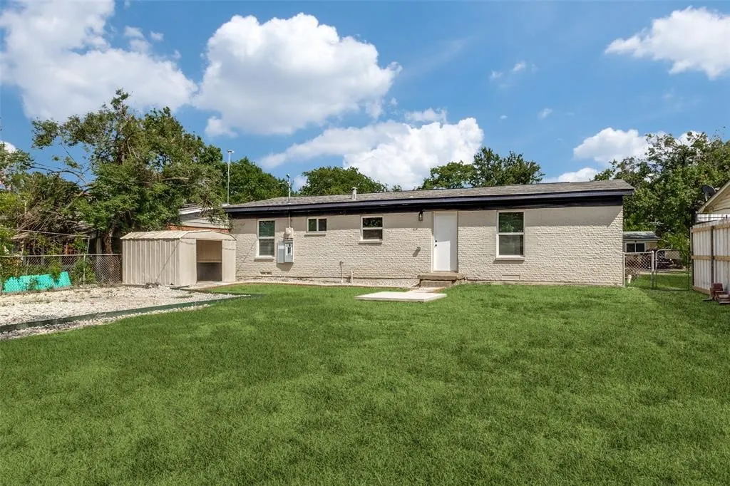 Single Family Residence For Rent in Dallas County , 10733 Sandalwood Drive, Dallas, Texas 75228, 4 Bedroom, 2 Bathroom, Garage spaces, 1,439 Sqft, built in 1954, mls#21387898, Real Estate Agent in Dallas, Homes For Rent in Dallas county, Homes For Rent in Dallas, Realtor in Dallas Texas, Real Estate Brokerage Independent Realty Texas, Luminita Cordes Realtor