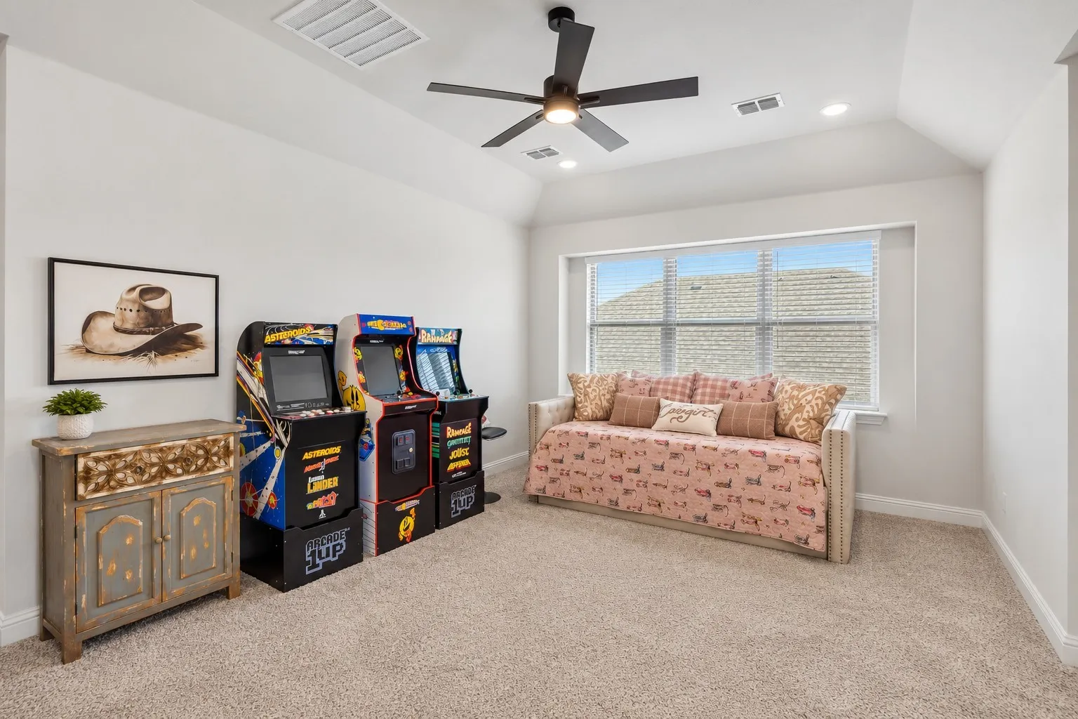 Single Family Residence For Sale in Grayson County , 864 Shadow Valley Road, Whitesboro, Texas 76273, 4 Bedroom, 4 Bathroom, 6 Garage spaces, 3,277 Sqft, built in 2024, mls#21384115, Real Estate Agent in Whitesboro, Homes For Sale in Grayson county, Homes For Sale in Whitesboro, Realtor in Whitesboro Texas, Real Estate Brokerage Independent Realty Texas, Luminita Cordes Realtor