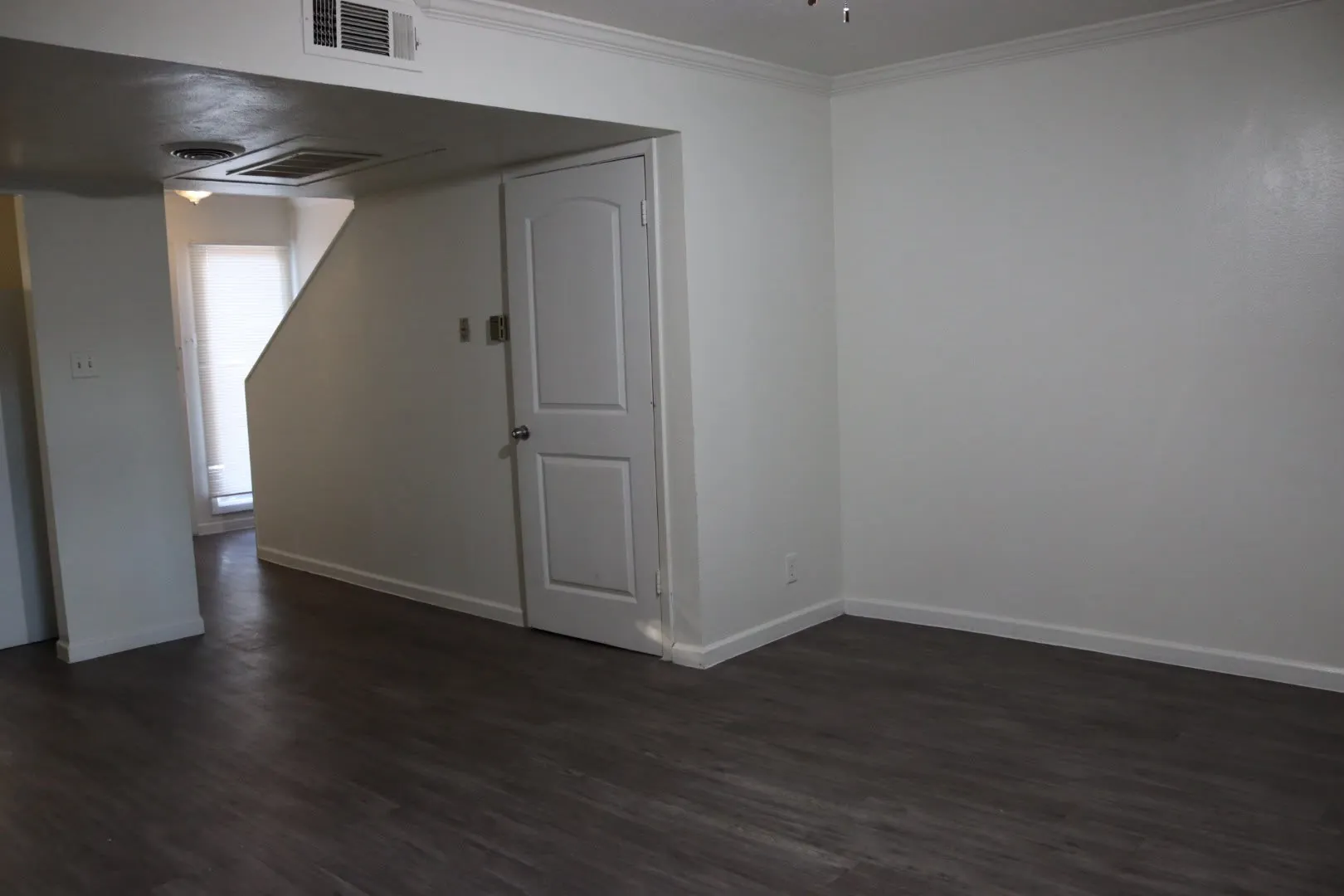 Condominium For Sale in Dallas County , 928 S Weatherred Drive, Richardson, Texas 75080, 2 Bedroom, 2 Bathroom, 2 Garage spaces, 958 Sqft, built in 1964, mls#21384814, Real Estate Agent in Richardson, Homes For Sale in Dallas county, Homes For Sale in Richardson, Realtor in Richardson Texas, Real Estate Brokerage Independent Realty Texas, Luminita Cordes Realtor