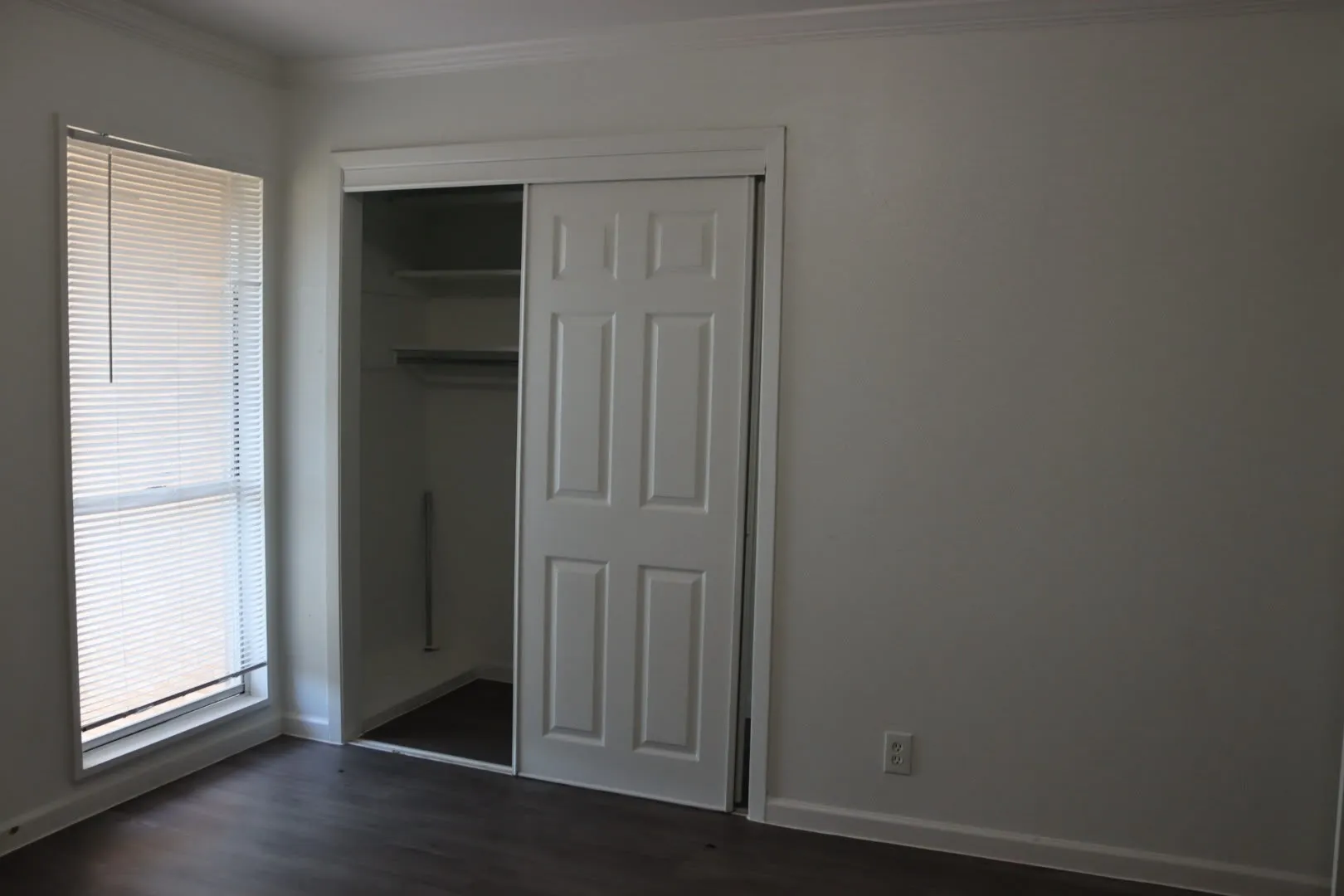 Condominium For Sale in Dallas County , 928 S Weatherred Drive, Richardson, Texas 75080, 2 Bedroom, 2 Bathroom, 2 Garage spaces, 958 Sqft, built in 1964, mls#21384814, Real Estate Agent in Richardson, Homes For Sale in Dallas county, Homes For Sale in Richardson, Realtor in Richardson Texas, Real Estate Brokerage Independent Realty Texas, Luminita Cordes Realtor
