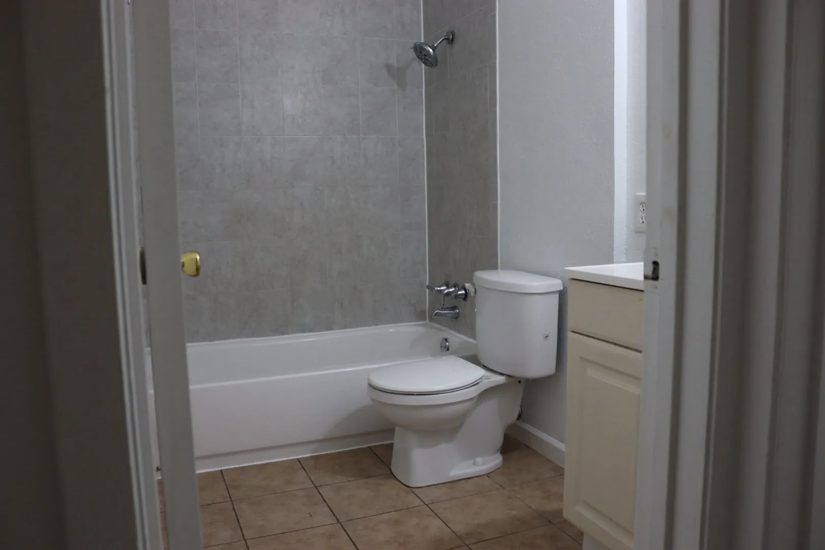 Condominium For Sale in Dallas County , 928 S Weatherred Drive, Richardson, Texas 75080, 2 Bedroom, 2 Bathroom, 2 Garage spaces, 958 Sqft, built in 1964, mls#21384814, Real Estate Agent in Richardson, Homes For Sale in Dallas county, Homes For Sale in Richardson, Realtor in Richardson Texas, Real Estate Brokerage Independent Realty Texas, Luminita Cordes Realtor