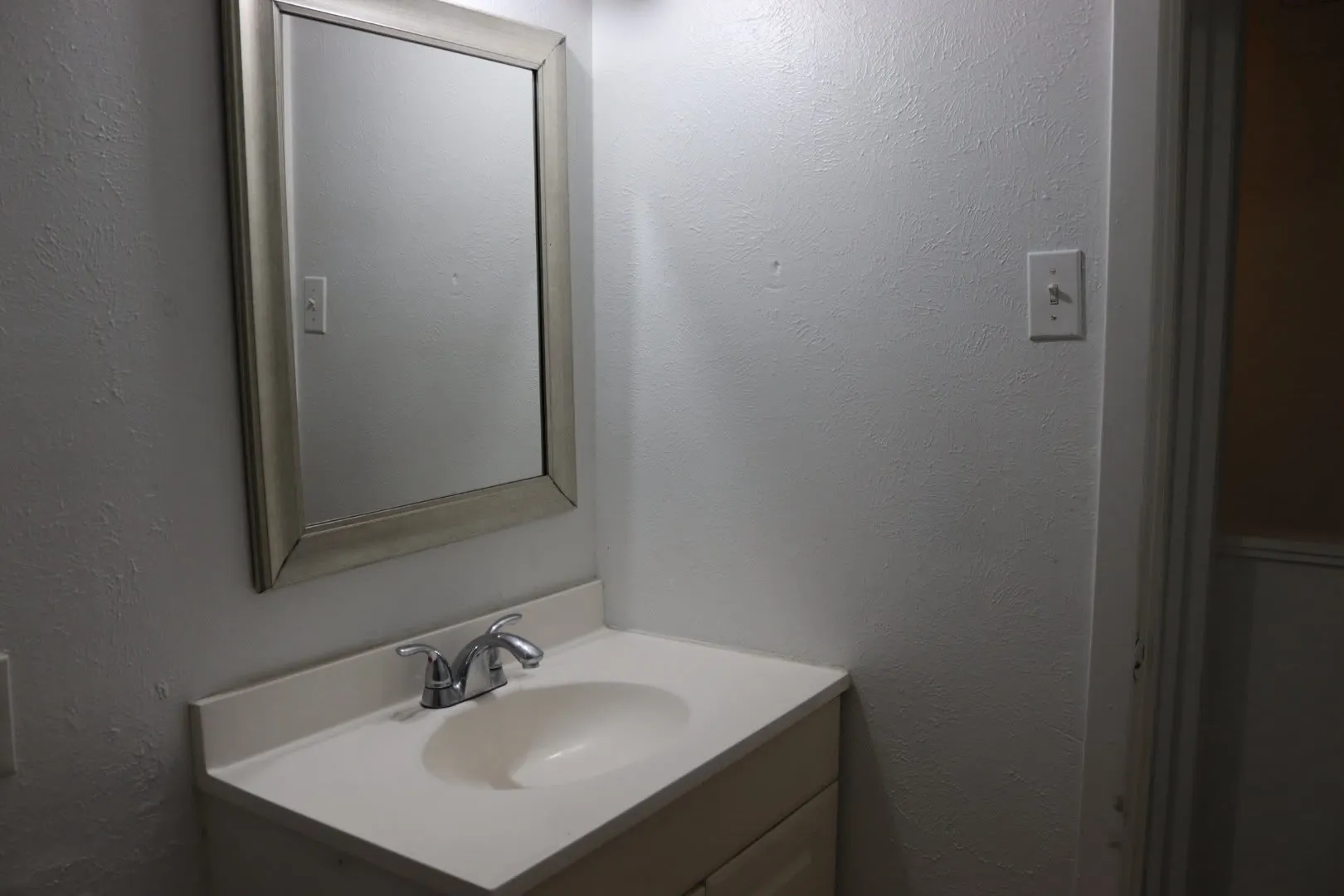 Condominium For Sale in Dallas County , 928 S Weatherred Drive, Richardson, Texas 75080, 2 Bedroom, 2 Bathroom, 2 Garage spaces, 958 Sqft, built in 1964, mls#21384814, Real Estate Agent in Richardson, Homes For Sale in Dallas county, Homes For Sale in Richardson, Realtor in Richardson Texas, Real Estate Brokerage Independent Realty Texas, Luminita Cordes Realtor
