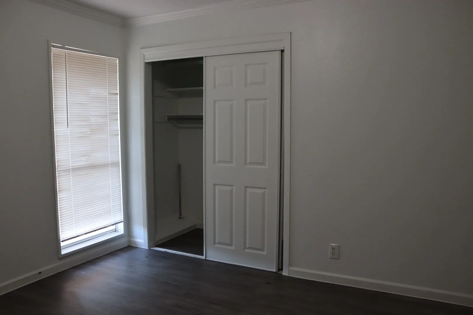 Condominium For Sale in Dallas County , 928 S Weatherred Drive, Richardson, Texas 75080, 2 Bedroom, 2 Bathroom, 2 Garage spaces, 958 Sqft, built in 1964, mls#21384814, Real Estate Agent in Richardson, Homes For Sale in Dallas county, Homes For Sale in Richardson, Realtor in Richardson Texas, Real Estate Brokerage Independent Realty Texas, Luminita Cordes Realtor