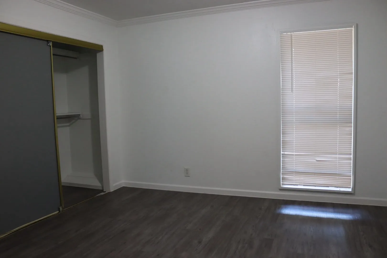 Condominium For Sale in Dallas County , 928 S Weatherred Drive, Richardson, Texas 75080, 2 Bedroom, 2 Bathroom, 2 Garage spaces, 958 Sqft, built in 1964, mls#21384814, Real Estate Agent in Richardson, Homes For Sale in Dallas county, Homes For Sale in Richardson, Realtor in Richardson Texas, Real Estate Brokerage Independent Realty Texas, Luminita Cordes Realtor