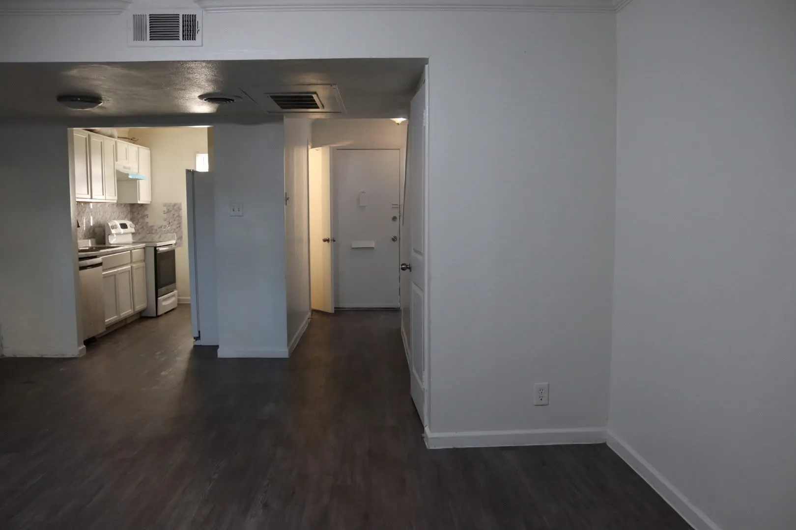 Condominium For Sale in Dallas County , 928 S Weatherred Drive, Richardson, Texas 75080, 2 Bedroom, 2 Bathroom, 2 Garage spaces, 958 Sqft, built in 1964, mls#21384814, Real Estate Agent in Richardson, Homes For Sale in Dallas county, Homes For Sale in Richardson, Realtor in Richardson Texas, Real Estate Brokerage Independent Realty Texas, Luminita Cordes Realtor