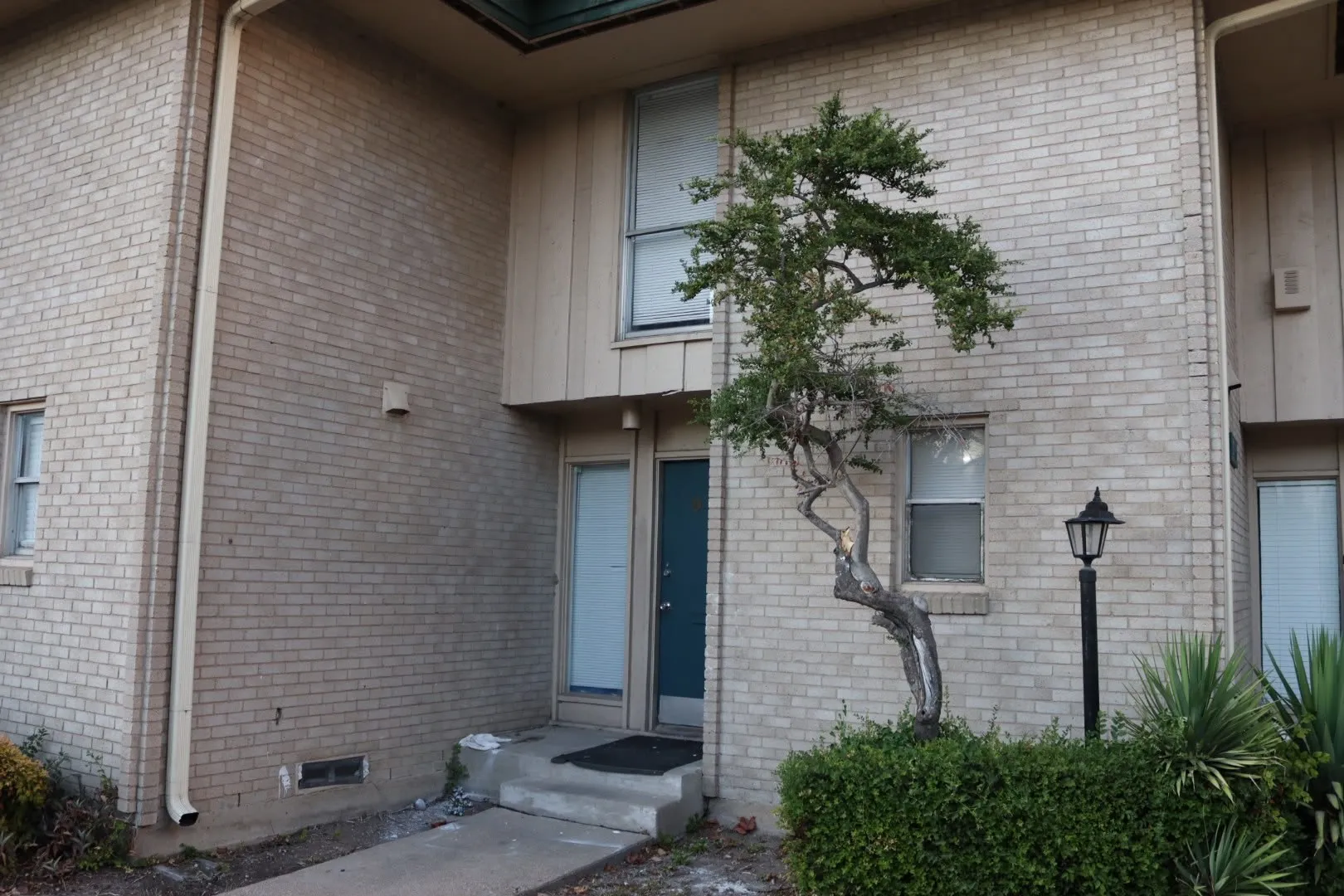 Condominium For Sale in Dallas County , 928 S Weatherred Drive, Richardson, Texas 75080, 2 Bedroom, 2 Bathroom, 2 Garage spaces, 958 Sqft, built in 1964, mls#21384814, Real Estate Agent in Richardson, Homes For Sale in Dallas county, Homes For Sale in Richardson, Realtor in Richardson Texas, Real Estate Brokerage Independent Realty Texas, Luminita Cordes Realtor