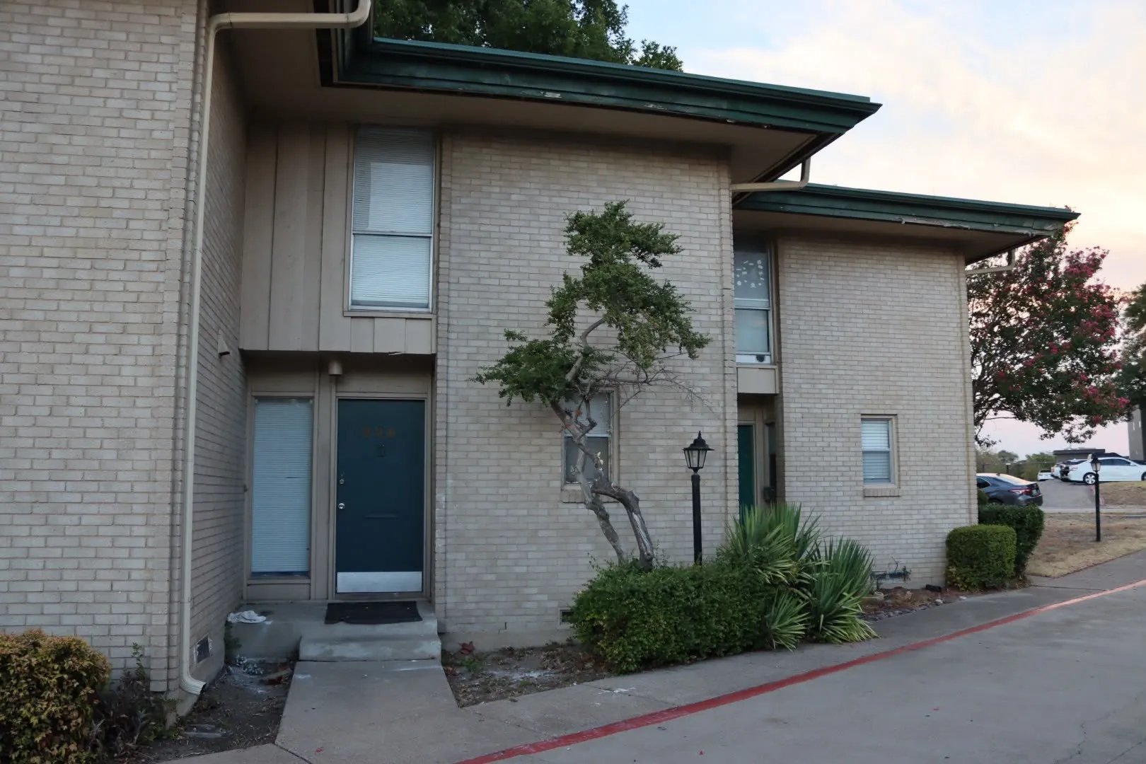 Condominium For Sale in Dallas County , 928 S Weatherred Drive, Richardson, Texas 75080, 2 Bedroom, 2 Bathroom, 2 Garage spaces, 958 Sqft, built in 1964, mls#21384814, Real Estate Agent in Richardson, Homes For Sale in Dallas county, Homes For Sale in Richardson, Realtor in Richardson Texas, Real Estate Brokerage Independent Realty Texas, Luminita Cordes Realtor
