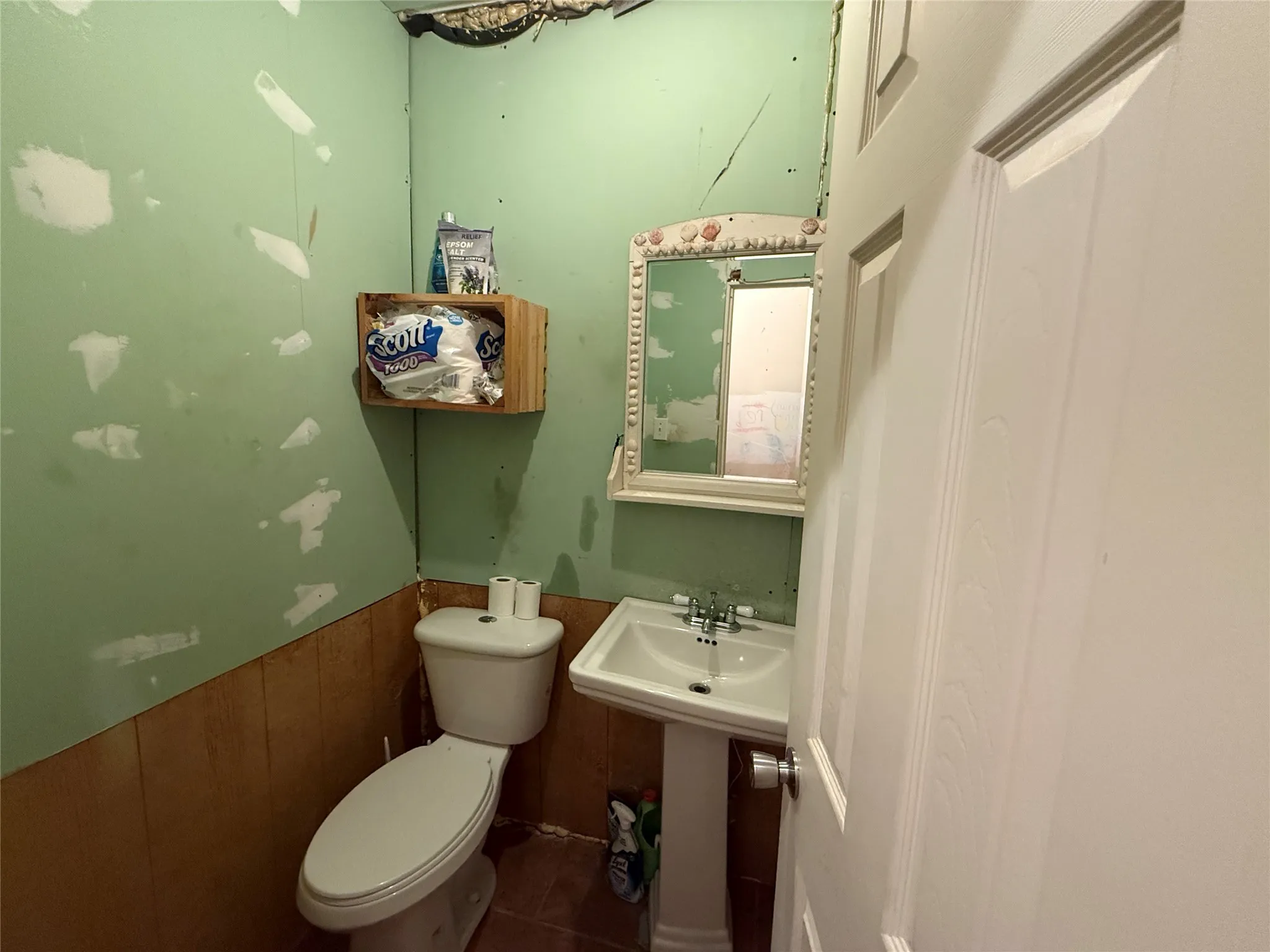 Single Family Residence For Sale in Anderson County , 109 E Gooch Street, Palestine, Texas 75801, 3 Bedroom, 2 Bathroom, Garage spaces, 1,206 Sqft, built in 1975, mls#21385702, Real Estate Agent in Palestine, Homes For Sale in Anderson county, Homes For Sale in Palestine, Realtor in Palestine Texas, Real Estate Brokerage Independent Realty Texas, Luminita Cordes Realtor