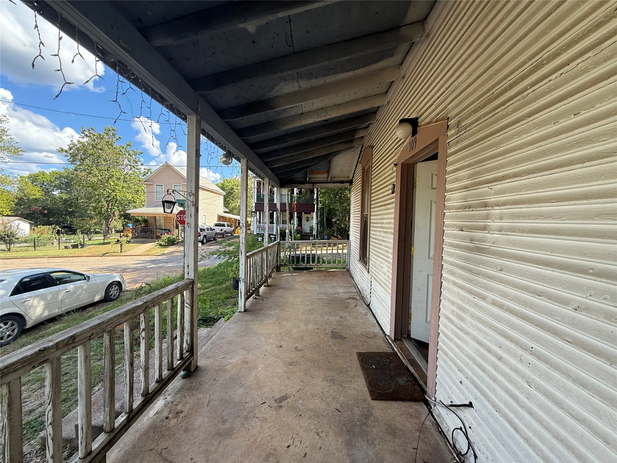 Single Family Residence For Sale in Anderson County , 109 E Gooch Street, Palestine, Texas 75801, 3 Bedroom, 2 Bathroom, Garage spaces, 1,206 Sqft, built in 1975, mls#21385702, Real Estate Agent in Palestine, Homes For Sale in Anderson county, Homes For Sale in Palestine, Realtor in Palestine Texas, Real Estate Brokerage Independent Realty Texas, Luminita Cordes Realtor
