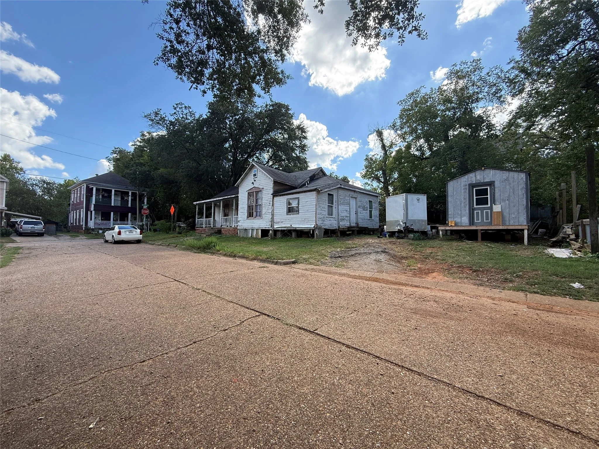 Single Family Residence For Sale in Anderson County , 109 E Gooch Street, Palestine, Texas 75801, 3 Bedroom, 2 Bathroom, Garage spaces, 1,206 Sqft, built in 1975, mls#21385702, Real Estate Agent in Palestine, Homes For Sale in Anderson county, Homes For Sale in Palestine, Realtor in Palestine Texas, Real Estate Brokerage Independent Realty Texas, Luminita Cordes Realtor