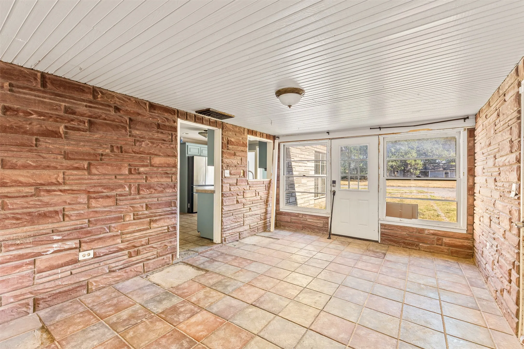 Single Family Residence For Sale in Navarro County , 1440 Columbia Avenue, Corsicana, Texas 75110, 4 Bedroom, 3 Bathroom, 2 Garage spaces, 3,787 Sqft, built in 1956, mls#21382284, Real Estate Agent in Corsicana, Homes For Sale in Navarro county, Homes For Sale in Corsicana, Realtor in Corsicana Texas, Real Estate Brokerage Independent Realty Texas, Luminita Cordes Realtor