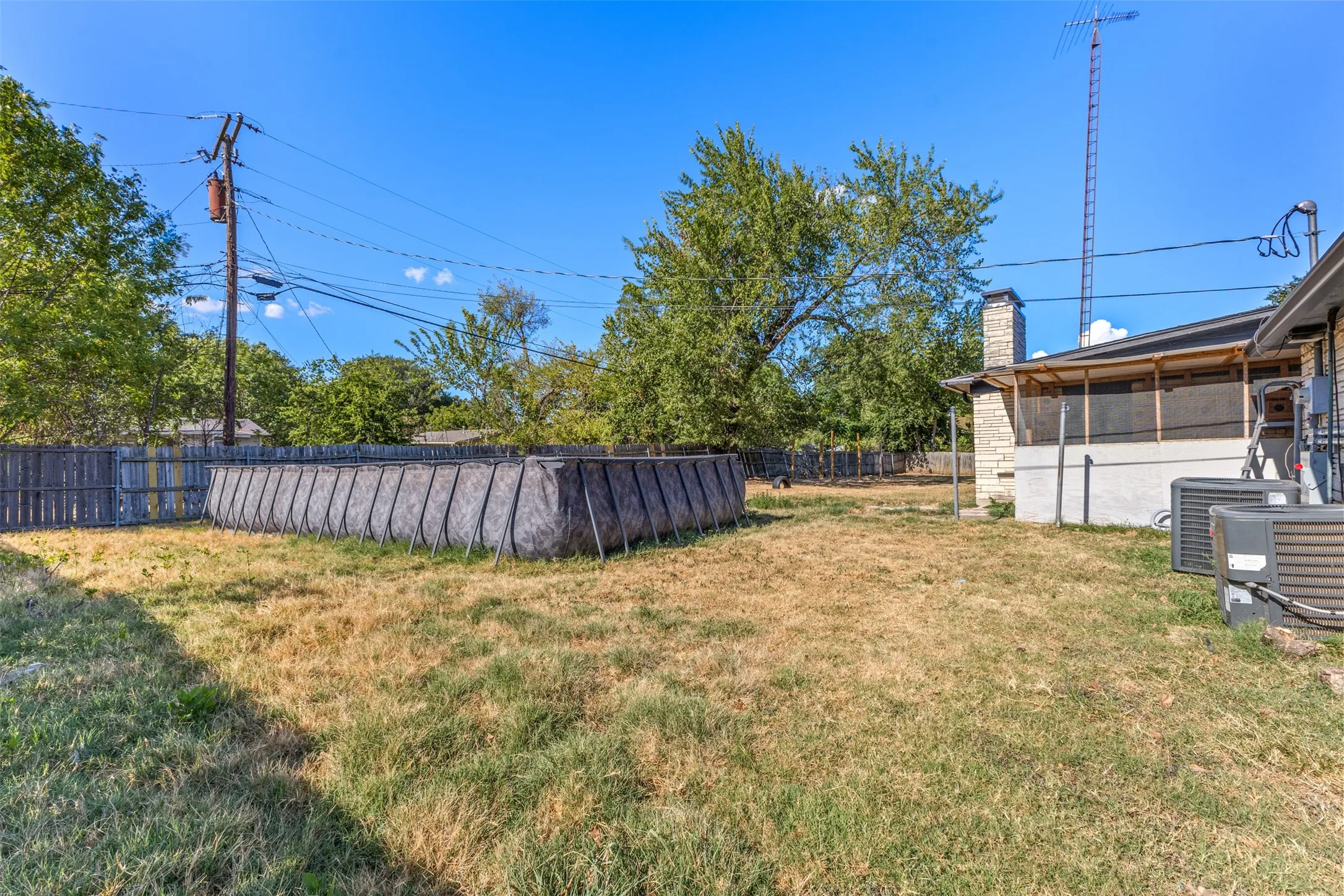 Single Family Residence For Sale in Navarro County , 1440 Columbia Avenue, Corsicana, Texas 75110, 4 Bedroom, 3 Bathroom, 2 Garage spaces, 3,787 Sqft, built in 1956, mls#21382284, Real Estate Agent in Corsicana, Homes For Sale in Navarro county, Homes For Sale in Corsicana, Realtor in Corsicana Texas, Real Estate Brokerage Independent Realty Texas, Luminita Cordes Realtor