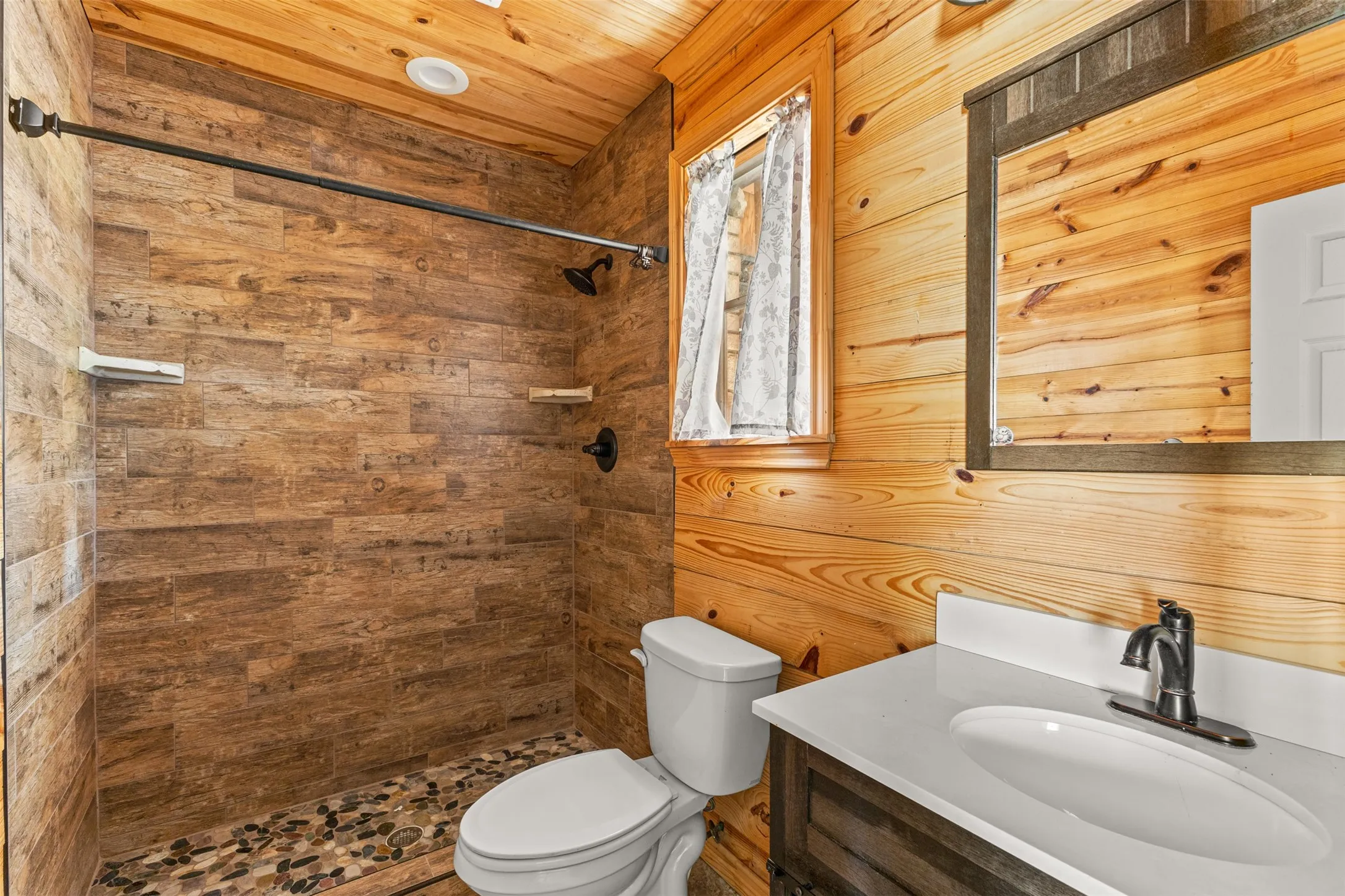 Single Family Residence For Sale in Navarro County , 1440 Columbia Avenue, Corsicana, Texas 75110, 4 Bedroom, 3 Bathroom, 2 Garage spaces, 3,787 Sqft, built in 1956, mls#21382284, Real Estate Agent in Corsicana, Homes For Sale in Navarro county, Homes For Sale in Corsicana, Realtor in Corsicana Texas, Real Estate Brokerage Independent Realty Texas, Luminita Cordes Realtor