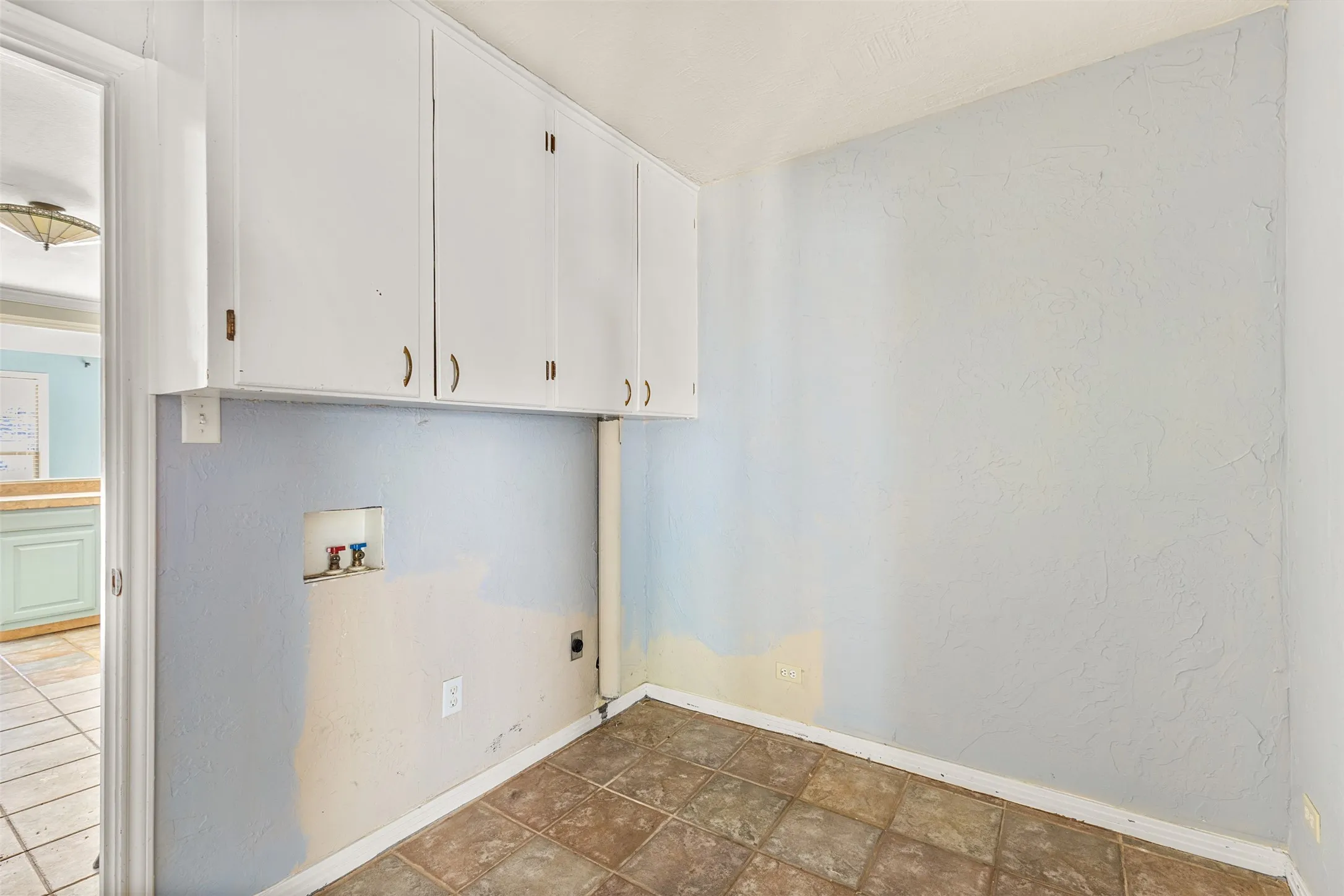 Single Family Residence For Sale in Navarro County , 1440 Columbia Avenue, Corsicana, Texas 75110, 4 Bedroom, 3 Bathroom, 2 Garage spaces, 3,787 Sqft, built in 1956, mls#21382284, Real Estate Agent in Corsicana, Homes For Sale in Navarro county, Homes For Sale in Corsicana, Realtor in Corsicana Texas, Real Estate Brokerage Independent Realty Texas, Luminita Cordes Realtor