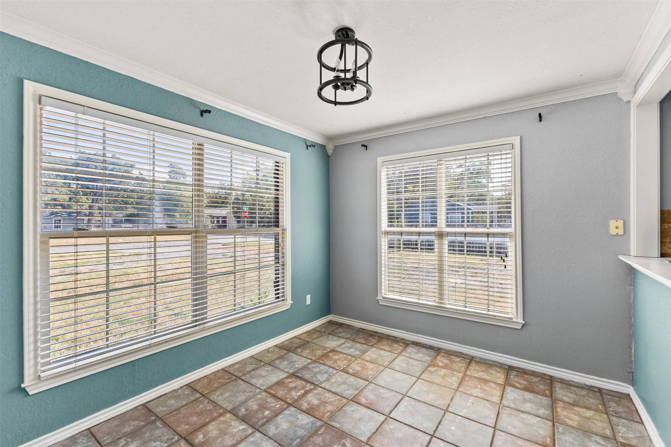 Single Family Residence For Sale in Navarro County , 1440 Columbia Avenue, Corsicana, Texas 75110, 4 Bedroom, 3 Bathroom, 2 Garage spaces, 3,787 Sqft, built in 1956, mls#21382284, Real Estate Agent in Corsicana, Homes For Sale in Navarro county, Homes For Sale in Corsicana, Realtor in Corsicana Texas, Real Estate Brokerage Independent Realty Texas, Luminita Cordes Realtor