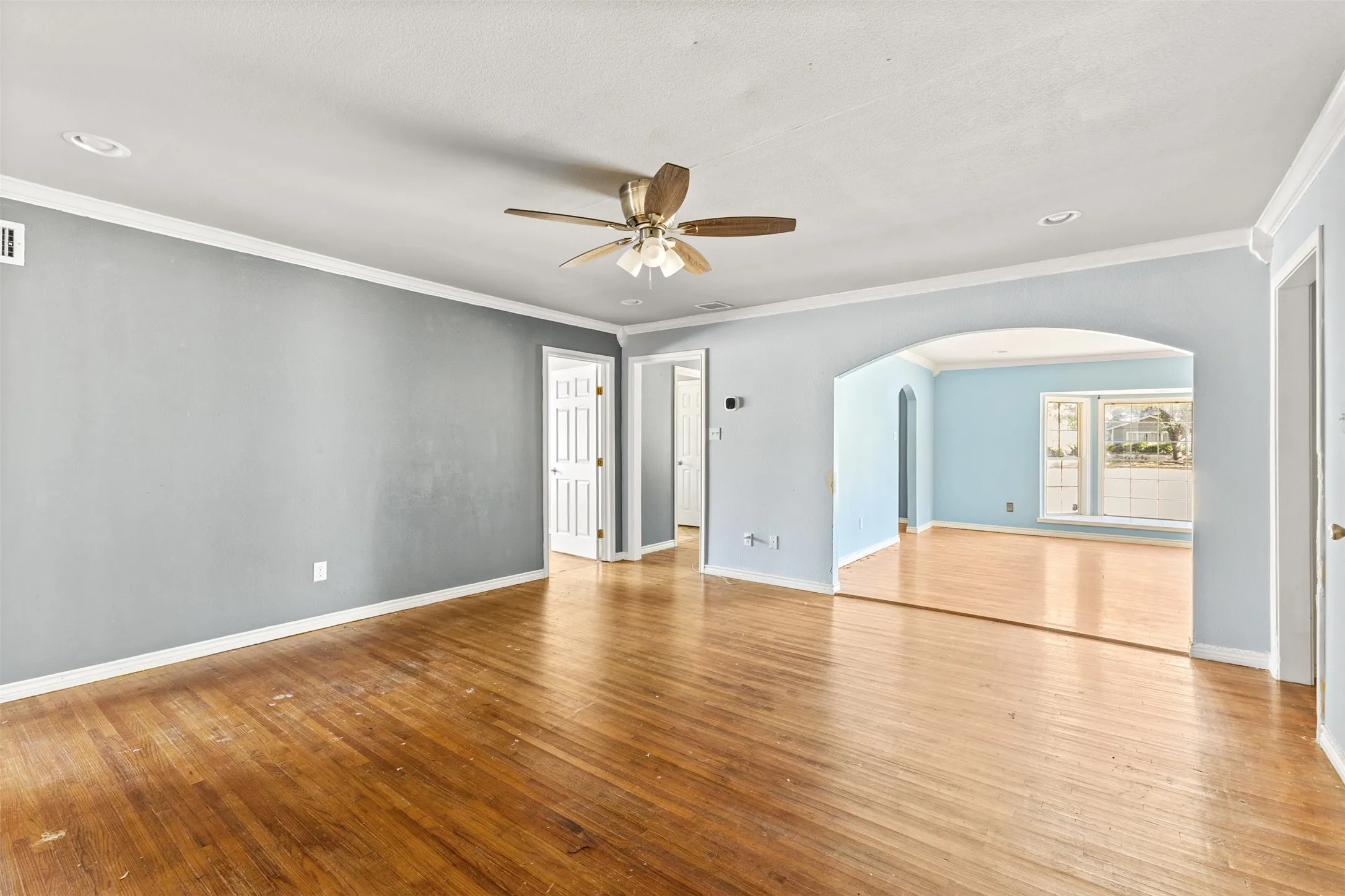 Single Family Residence For Sale in Navarro County , 1440 Columbia Avenue, Corsicana, Texas 75110, 4 Bedroom, 3 Bathroom, 2 Garage spaces, 3,787 Sqft, built in 1956, mls#21382284, Real Estate Agent in Corsicana, Homes For Sale in Navarro county, Homes For Sale in Corsicana, Realtor in Corsicana Texas, Real Estate Brokerage Independent Realty Texas, Luminita Cordes Realtor