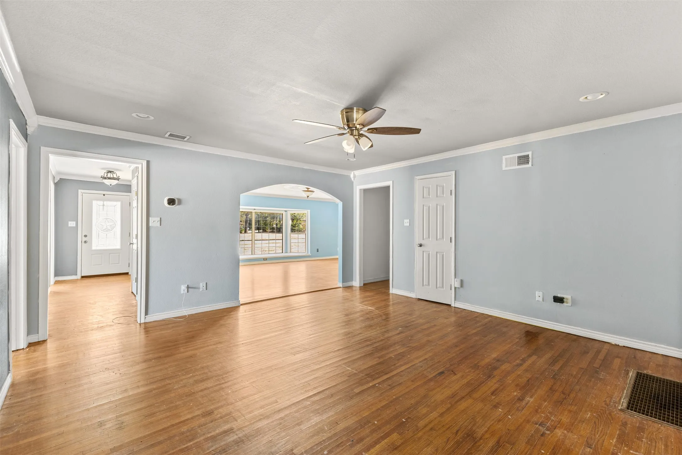 Single Family Residence For Sale in Navarro County , 1440 Columbia Avenue, Corsicana, Texas 75110, 4 Bedroom, 3 Bathroom, 2 Garage spaces, 3,787 Sqft, built in 1956, mls#21382284, Real Estate Agent in Corsicana, Homes For Sale in Navarro county, Homes For Sale in Corsicana, Realtor in Corsicana Texas, Real Estate Brokerage Independent Realty Texas, Luminita Cordes Realtor