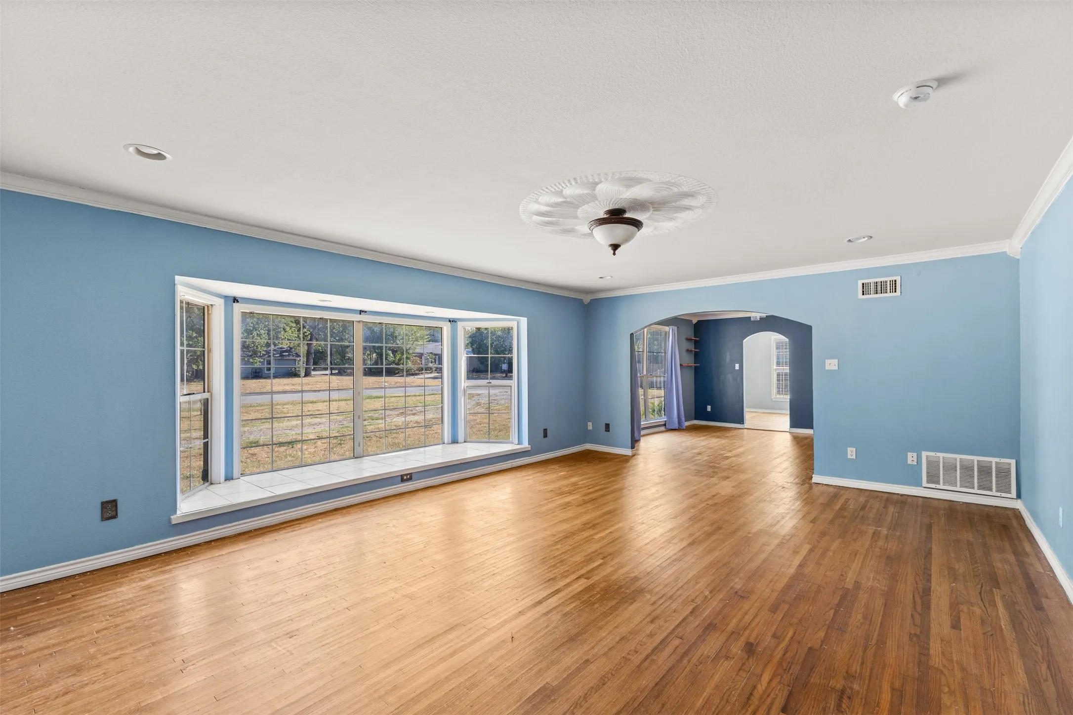 Single Family Residence For Sale in Navarro County , 1440 Columbia Avenue, Corsicana, Texas 75110, 4 Bedroom, 3 Bathroom, 2 Garage spaces, 3,787 Sqft, built in 1956, mls#21382284, Real Estate Agent in Corsicana, Homes For Sale in Navarro county, Homes For Sale in Corsicana, Realtor in Corsicana Texas, Real Estate Brokerage Independent Realty Texas, Luminita Cordes Realtor